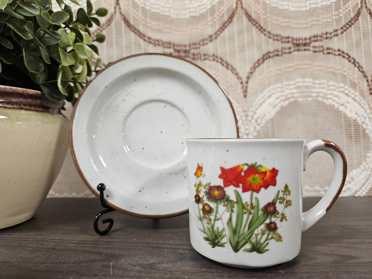 Wildflower kop en schotel rode bloemen