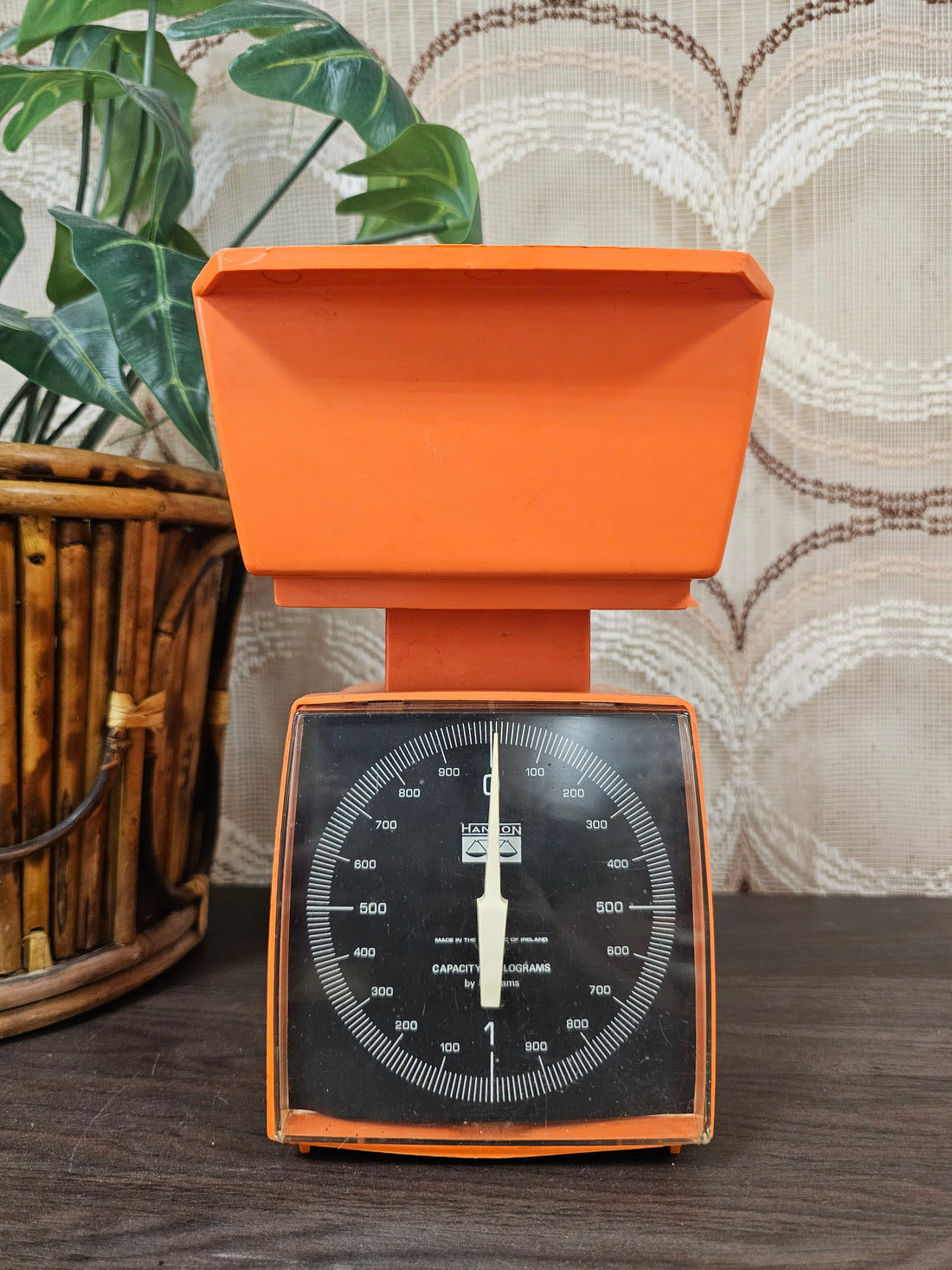 Hanson oranje keukenweegschaal