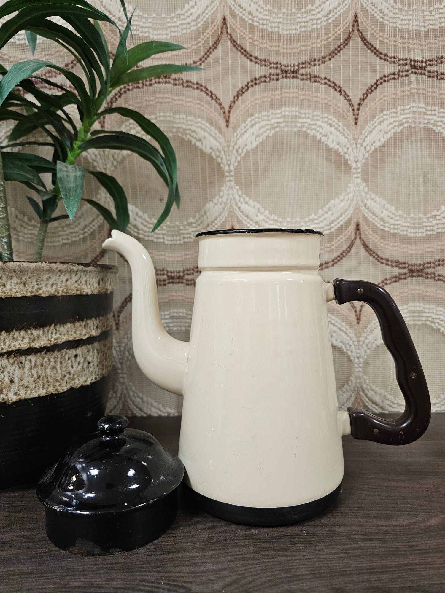 Emaille koffiepot cremekleur met zwart