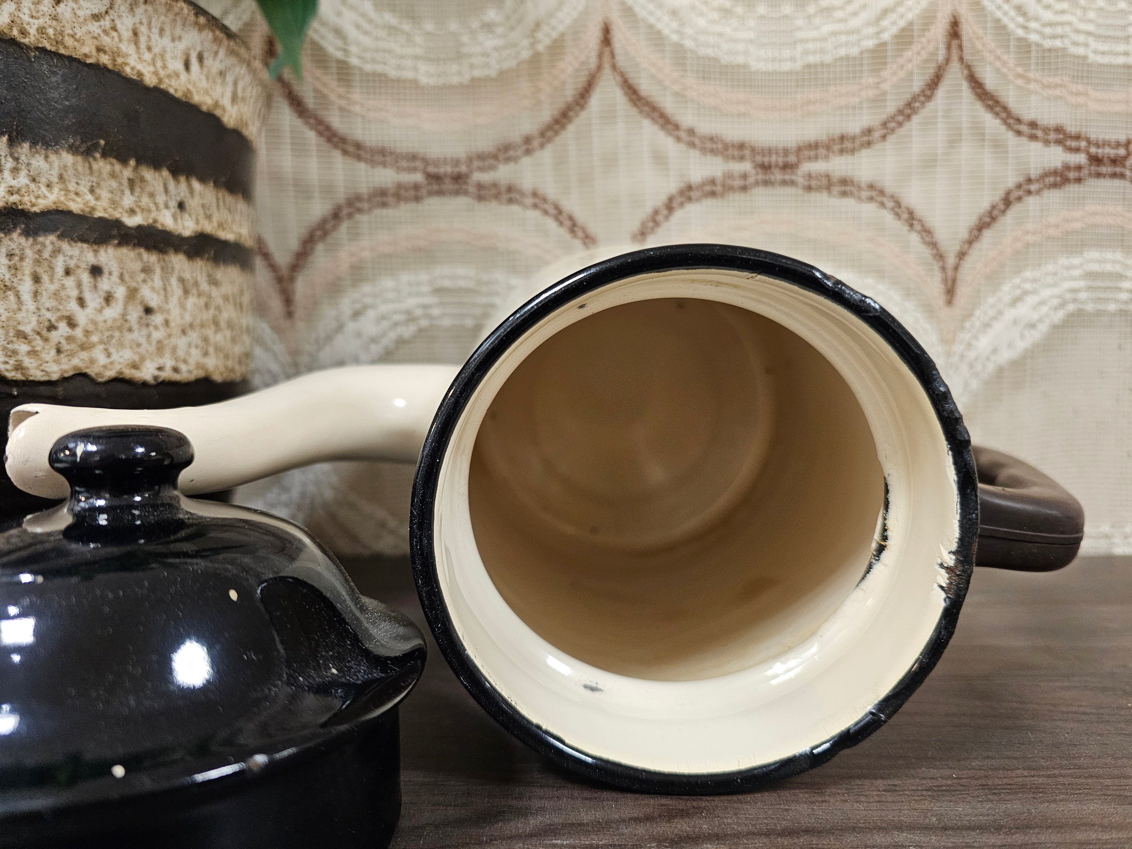 Emaille koffiepot cremekleur met zwart