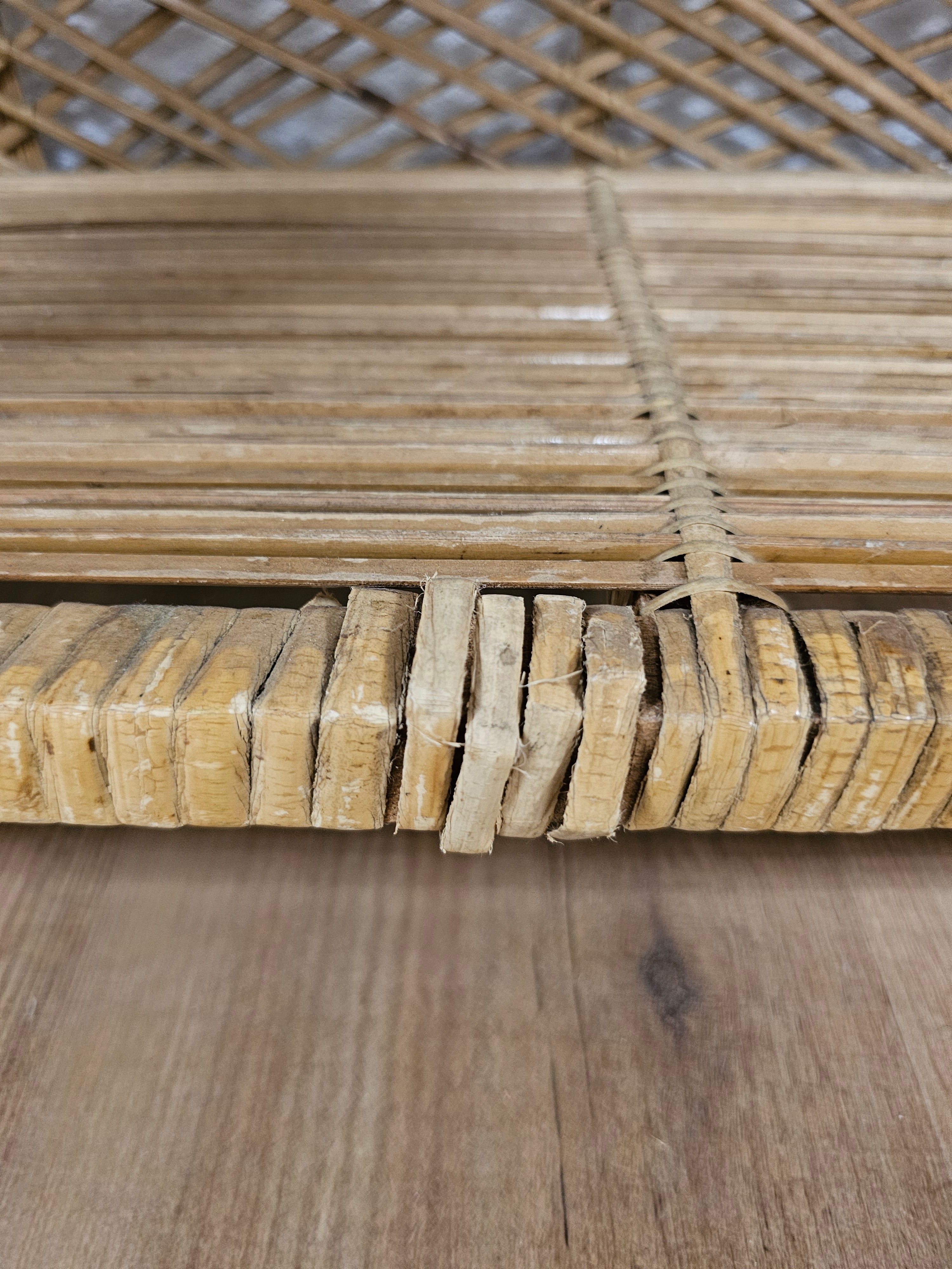 Rotan boogkast met 4 planken
