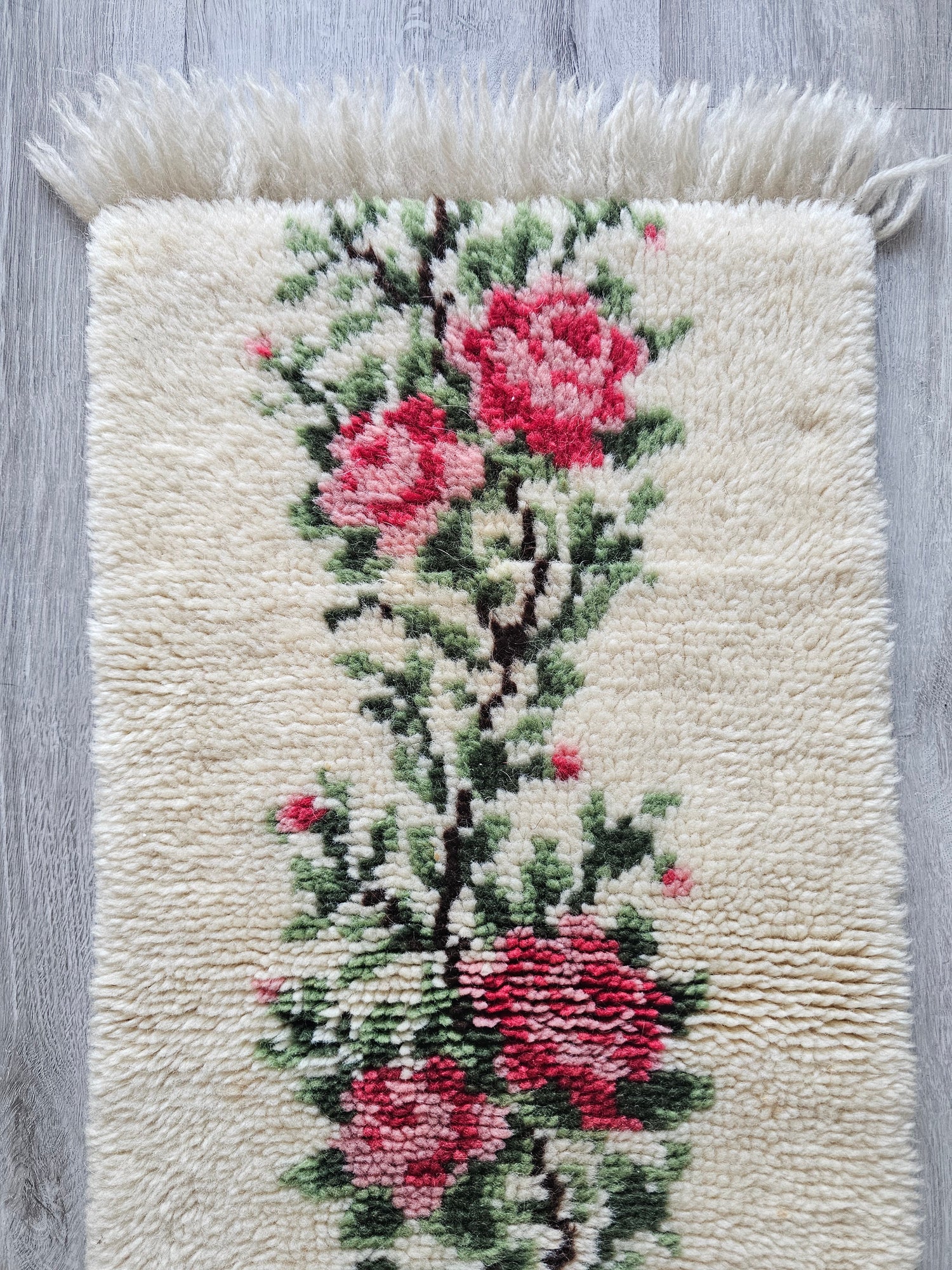 Smyrna handgeknoopt vintage kleed crème met rozen 86 x 35 cm
