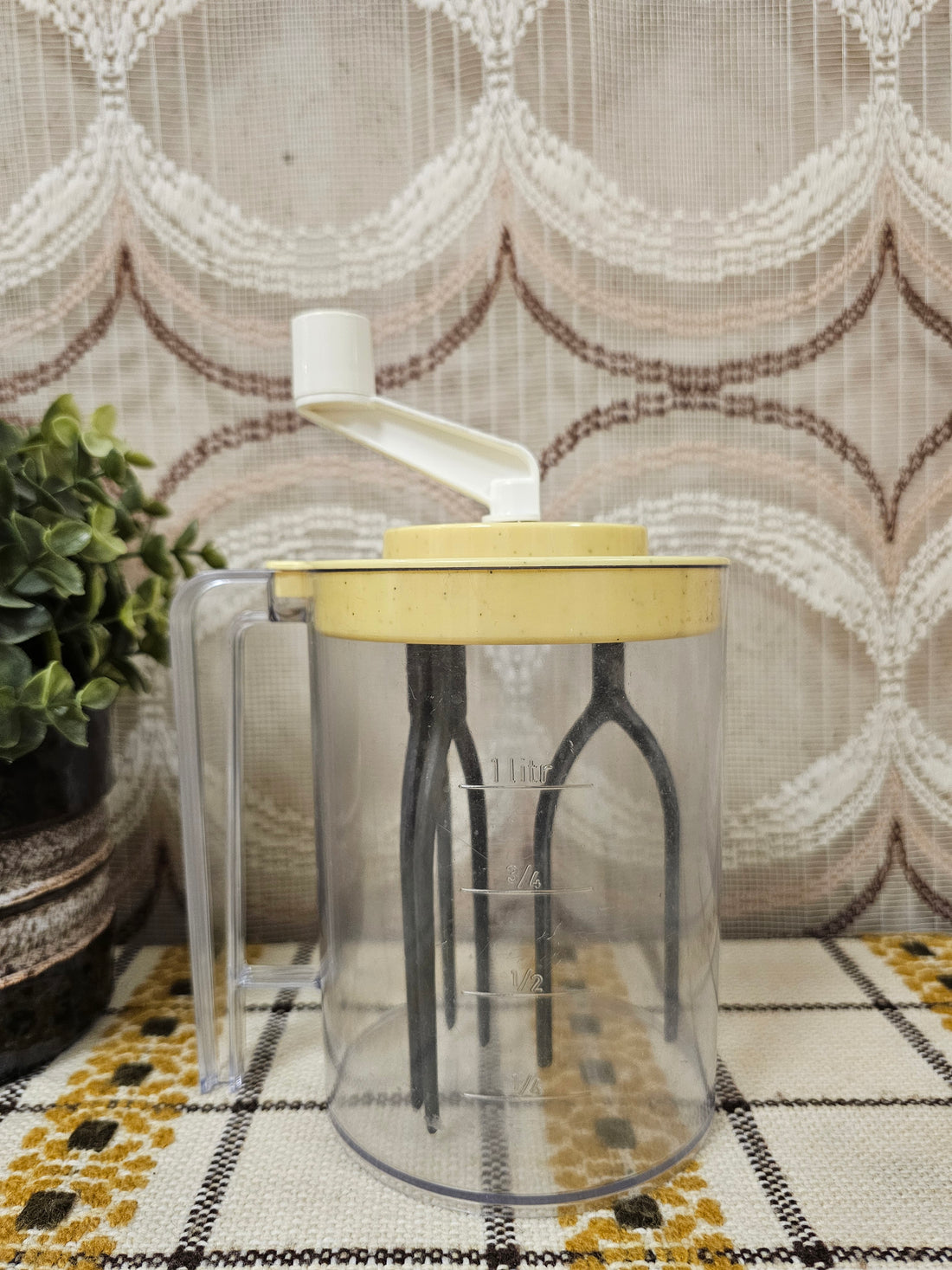 Plastimat hand slagroomklopper geel