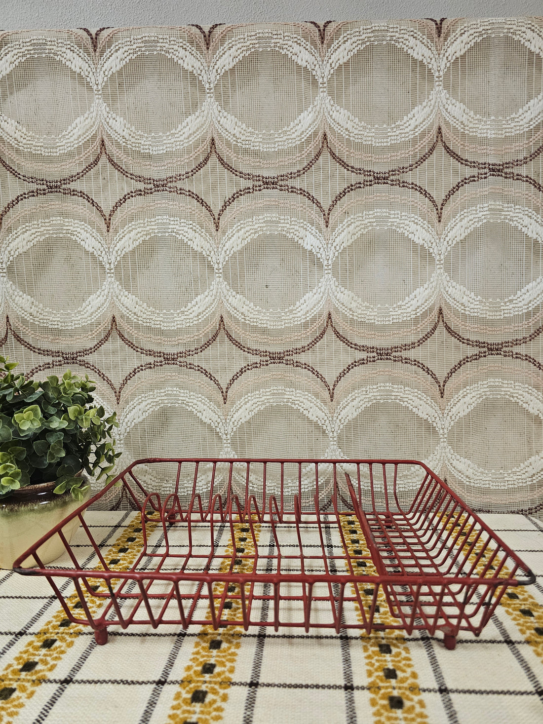 Vintage rood metalen afdruiprek jaren ’70 – 34 x 40,5 cm