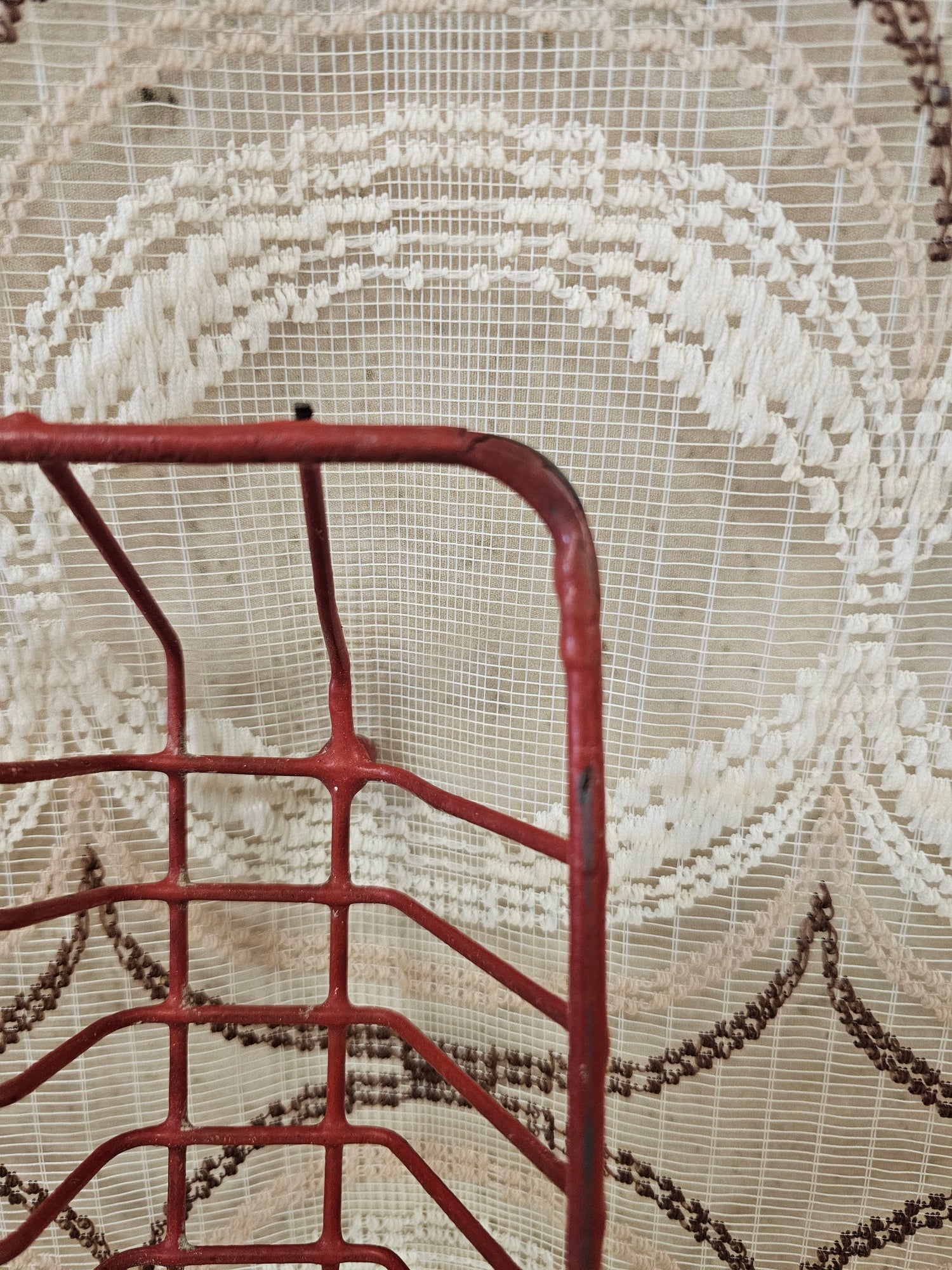 Vintage rood metalen afdruiprek jaren ’70 – 34 x 40,5 cm