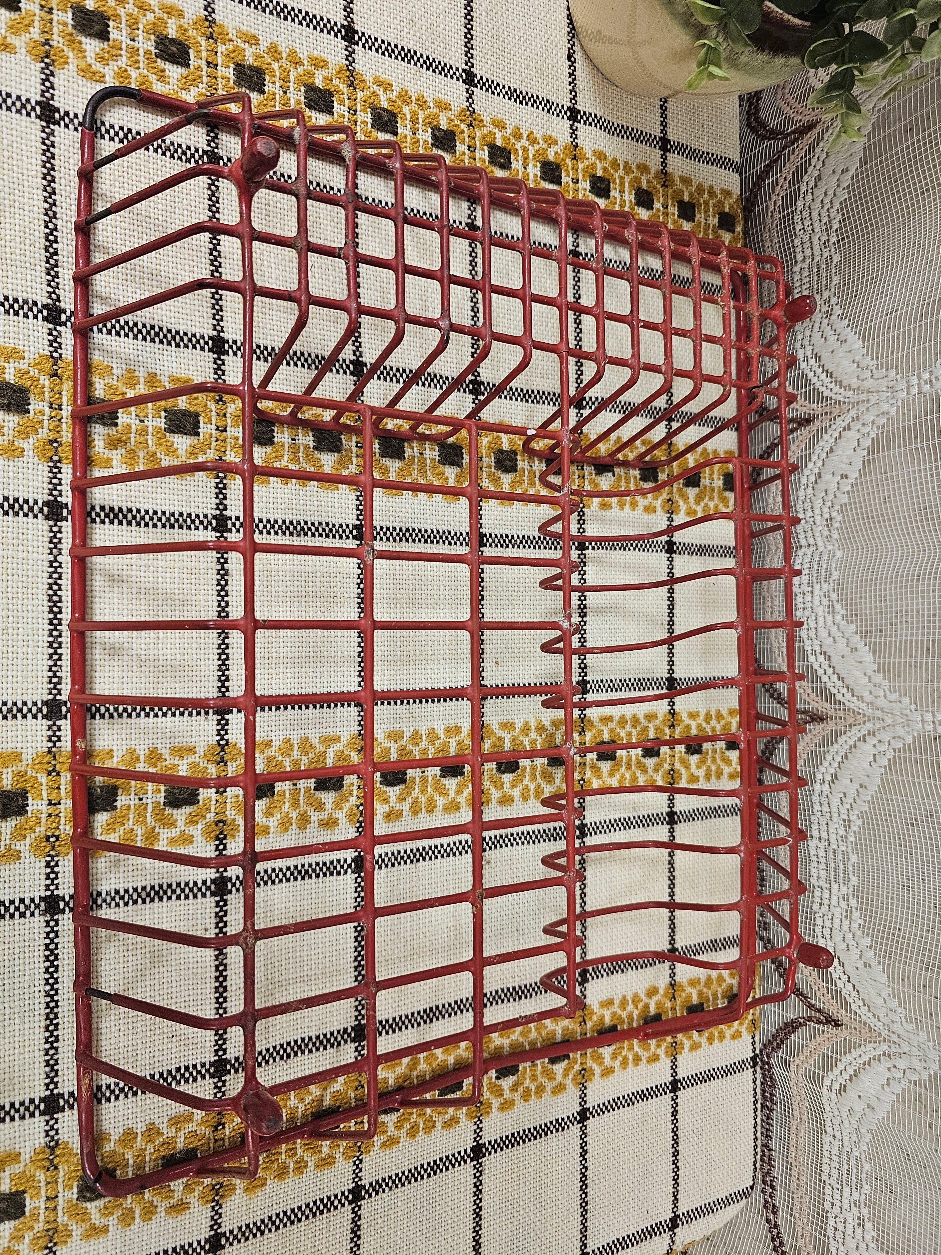 Vintage rood metalen afdruiprek jaren ’70 – 34 x 40,5 cm