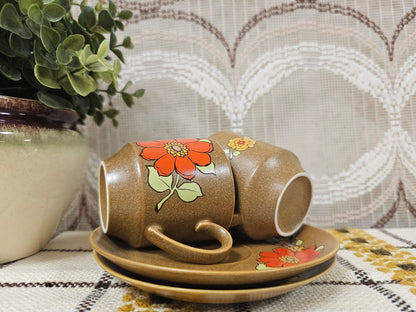 Vintage koffieservies jaren ’70 – bruin met oranje en gele bloemen