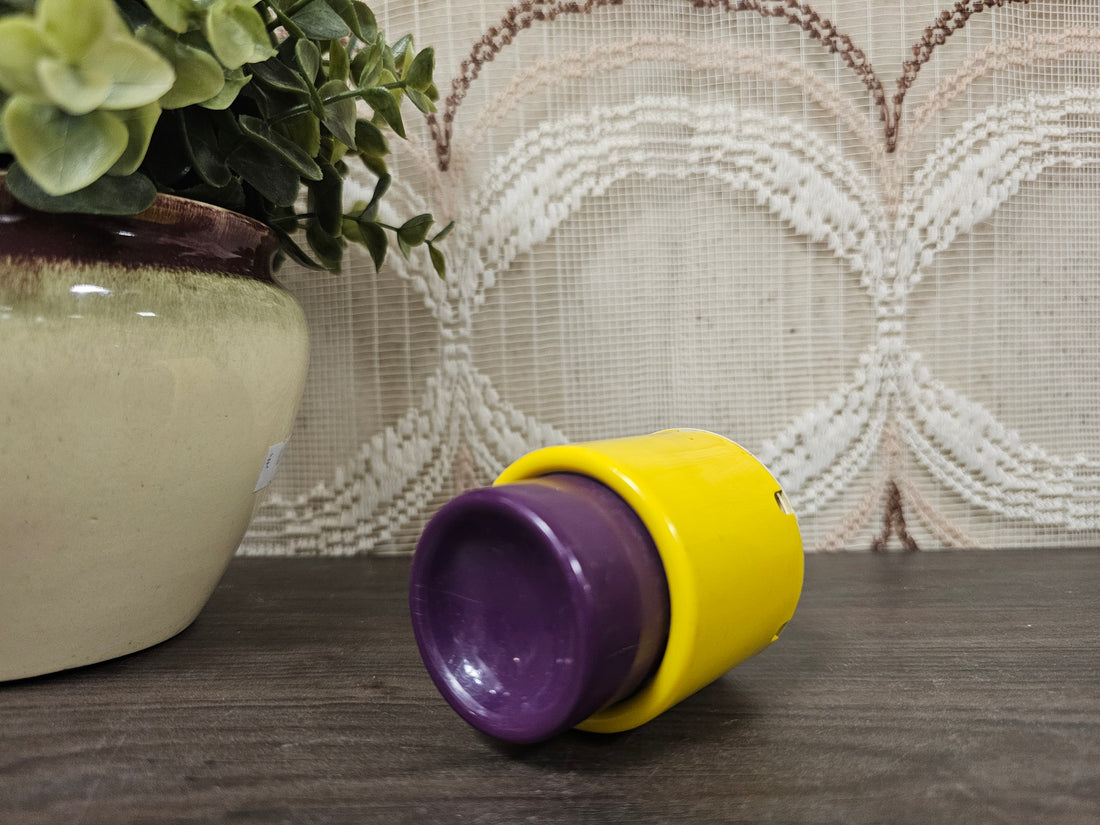 Ambi Toys vintage piep speelgoed geel paars