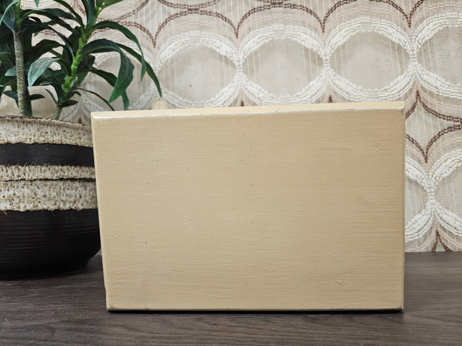 Vintage houten melkkrukje cremekleur – 28,5 cm hoog