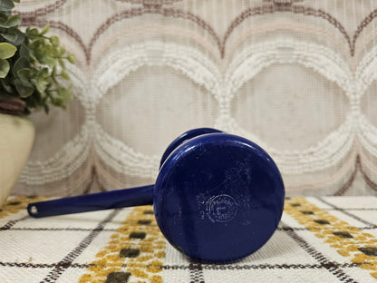 Blauw emaille melkkannetje met steel