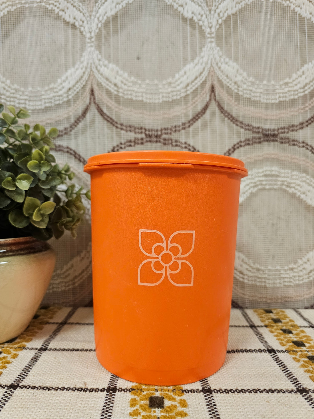 Tupperware oranje voorraadbus 17,5 cm