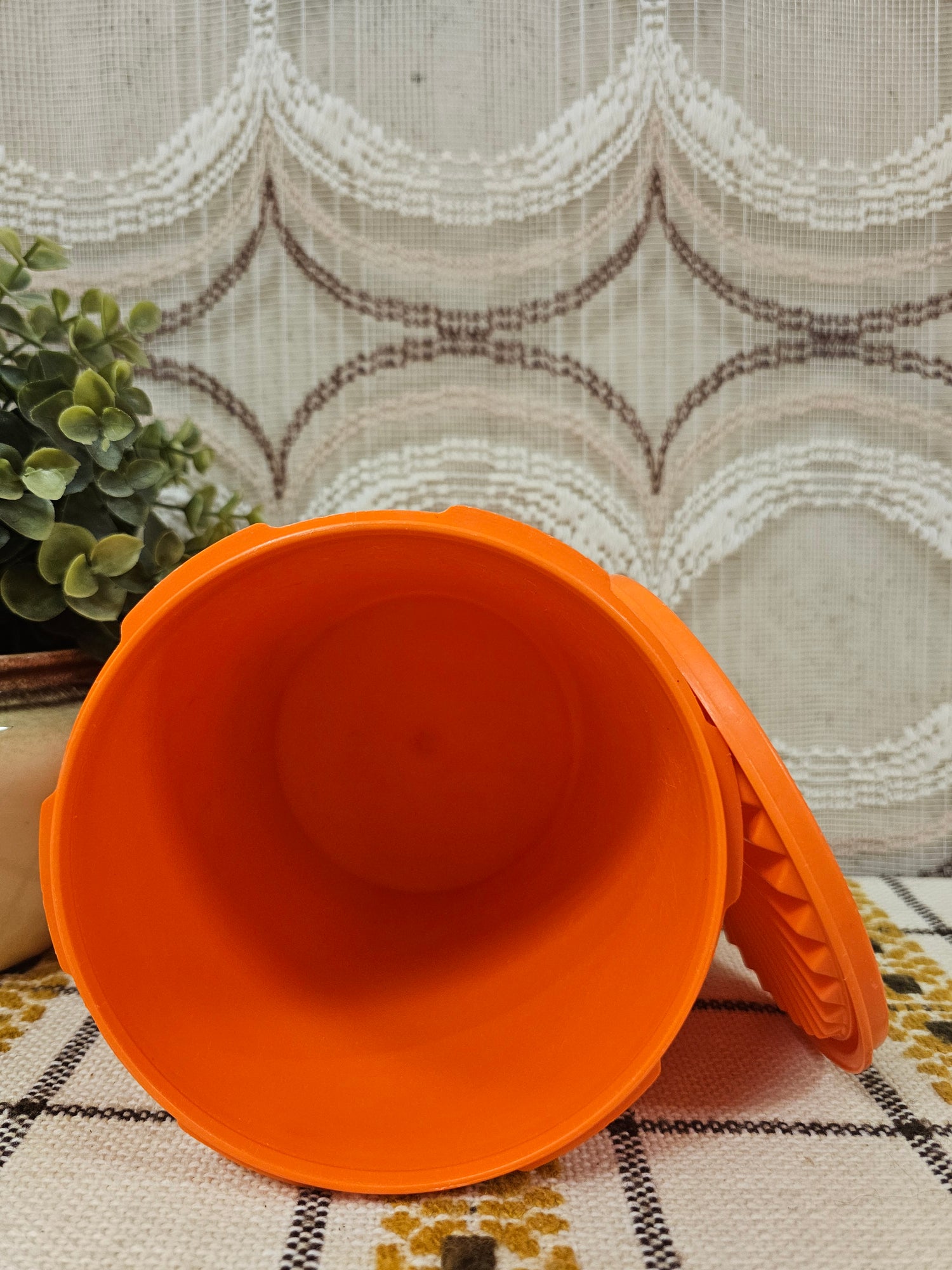 Tupperware oranje voorraadbus 17,5 cm