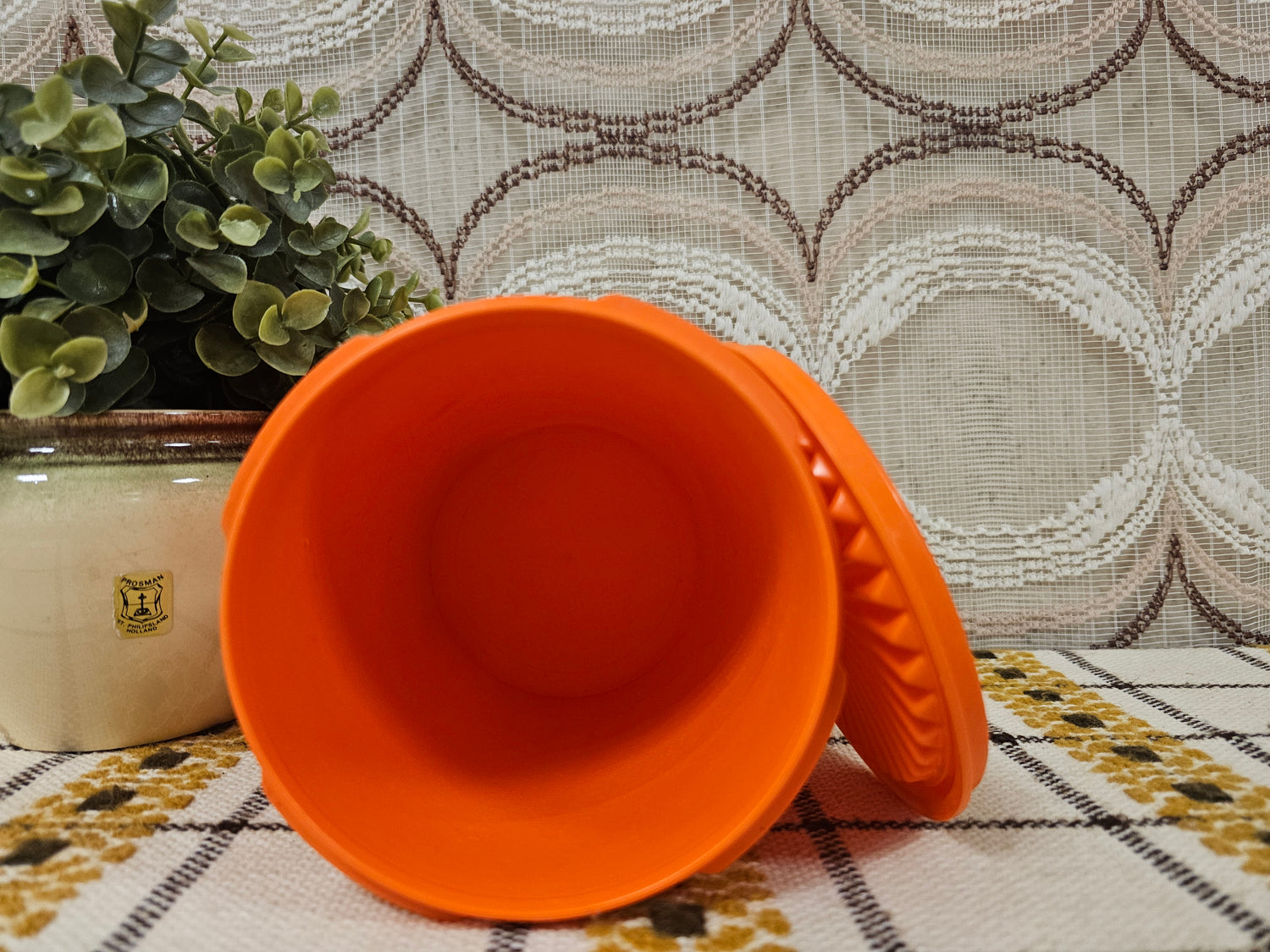 Tupperware oranje voorraad bus 15,5 cm