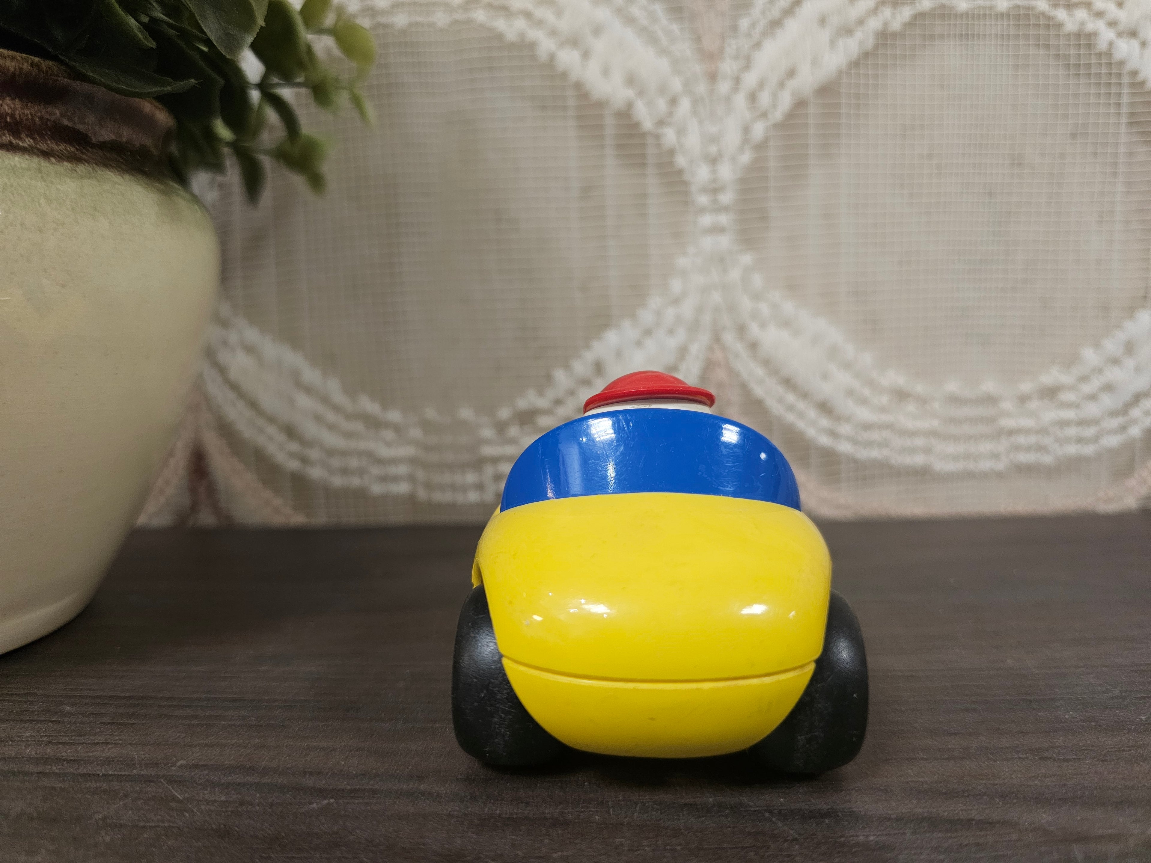 Ambi Toys kleine auto geel
