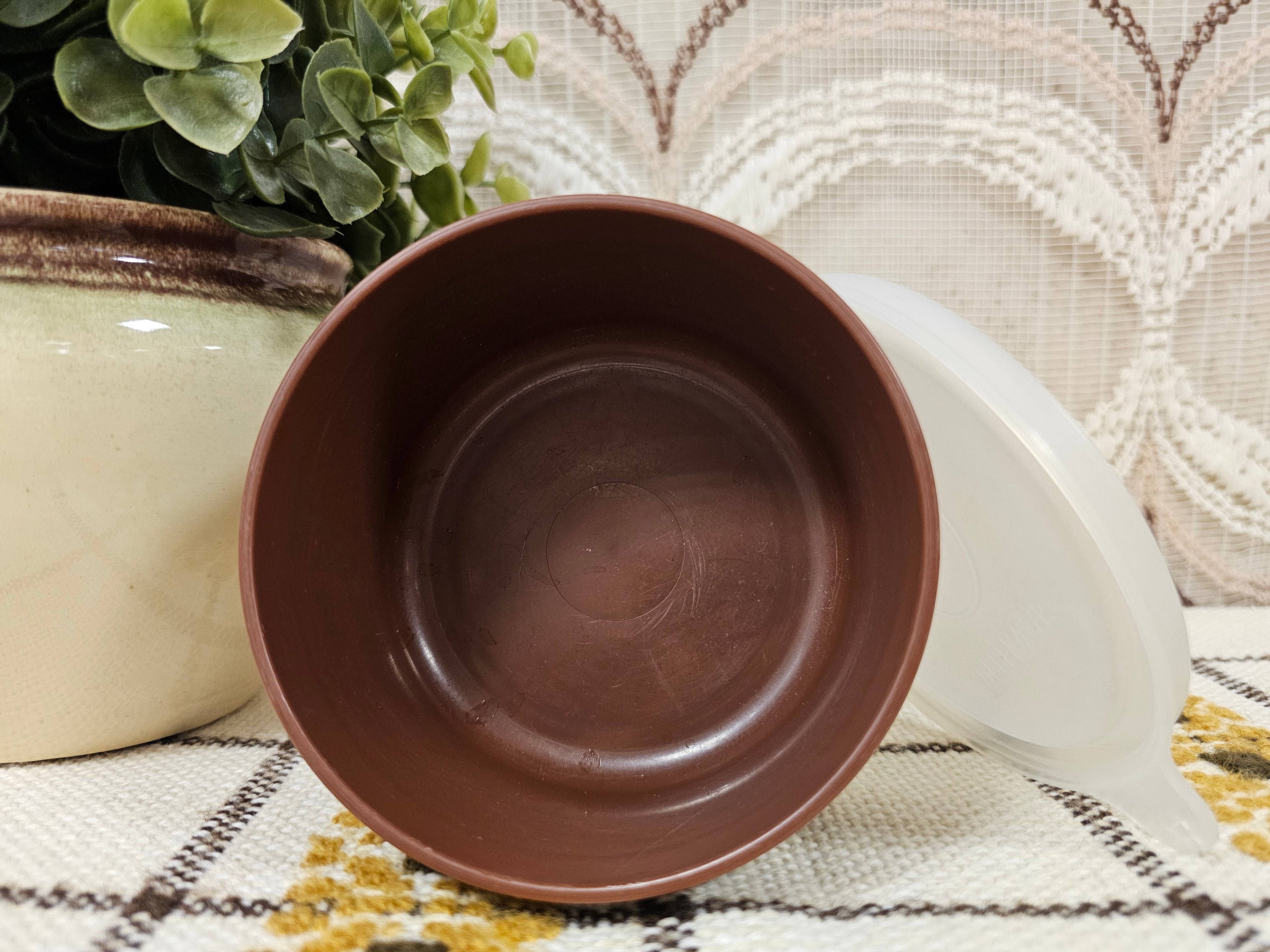 Tupperware bakje rond bruin 9,5 cm
