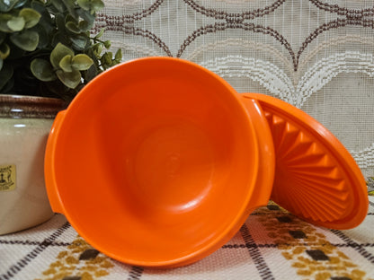 Tupperware bakje oranje met sterdeksel – Ø 11,5 cm x 9,5 cm