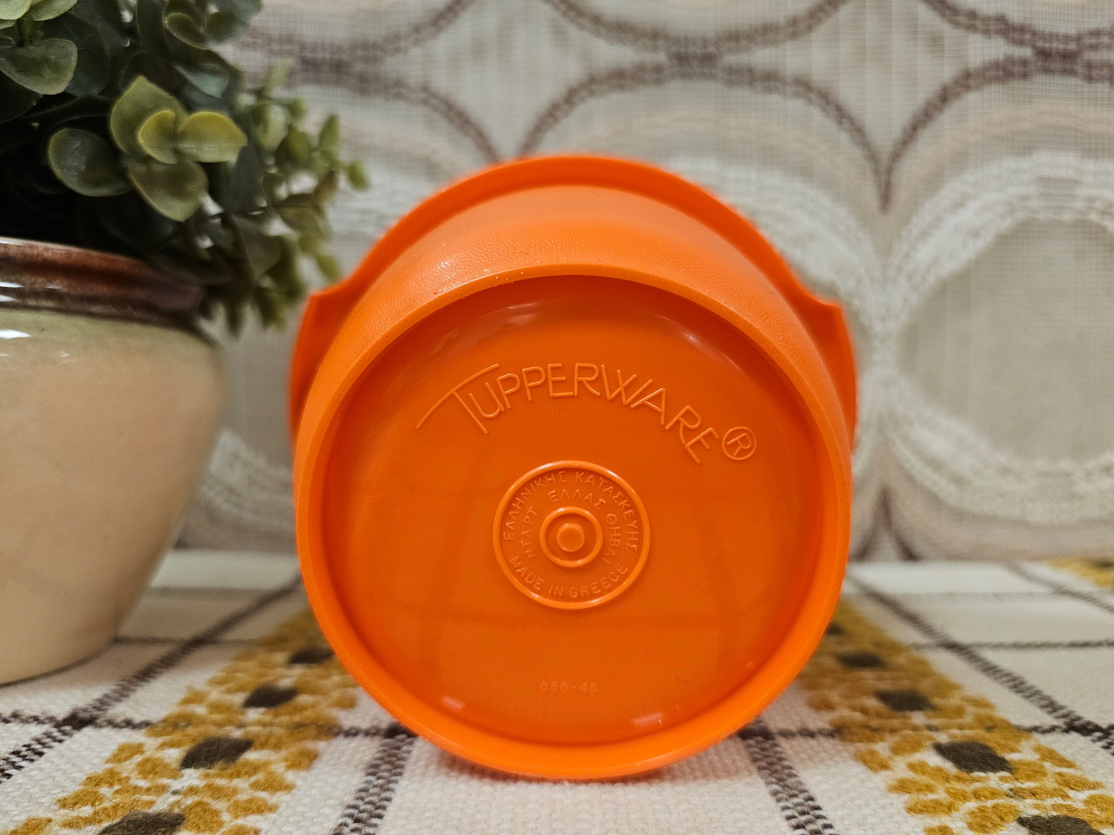 Tupperware bakje oranje met sterdeksel – Ø 11,5 cm x 9,5 cm