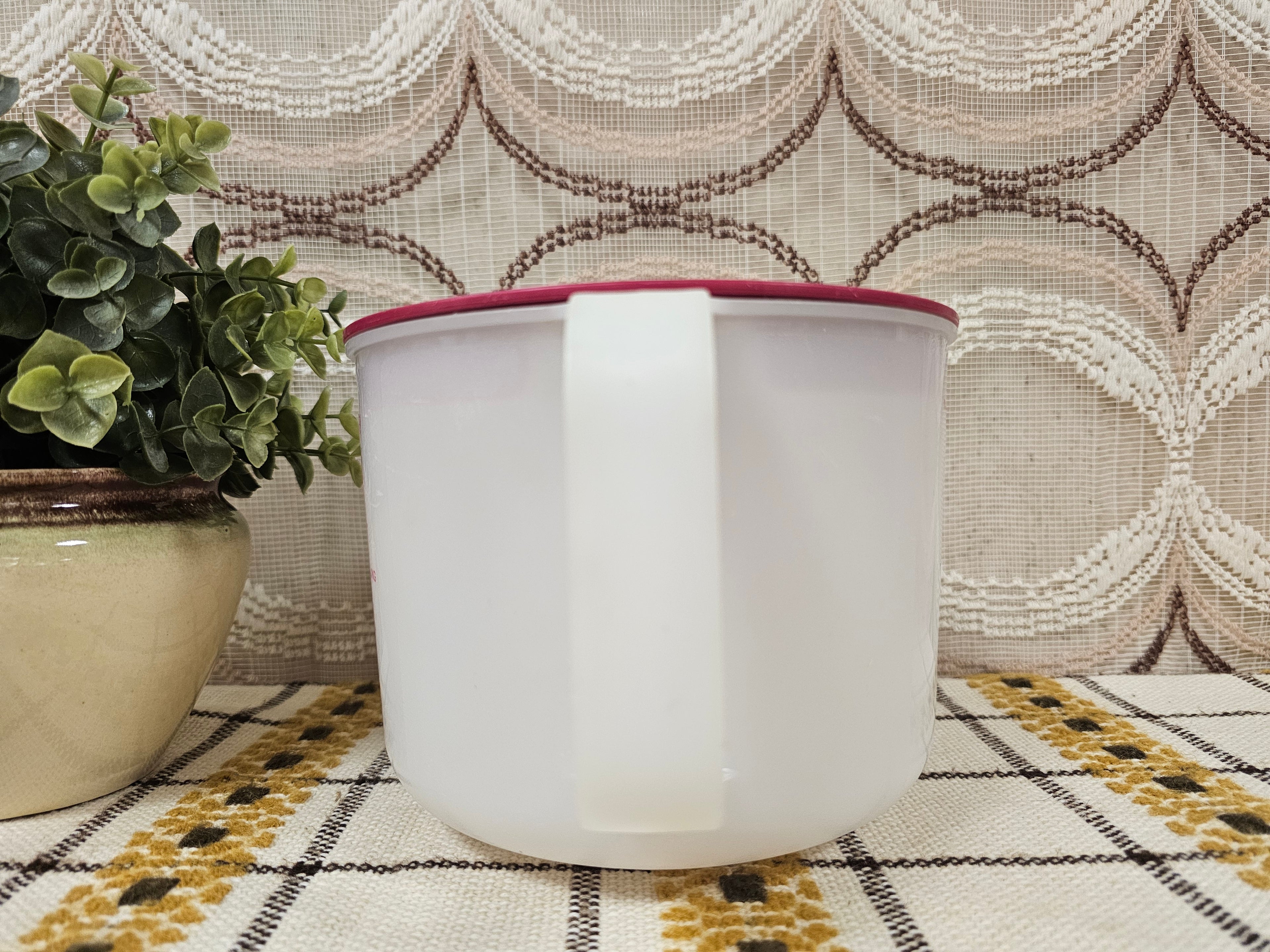 Tupperware maatbeker 2 liter  met roze deksel