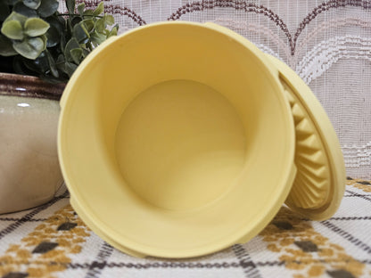 Tupperware trommel geel sterdeksel 8 x 12 cm