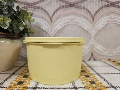 Tupperware trommel geel sterdeksel 9 x 13,5 cm