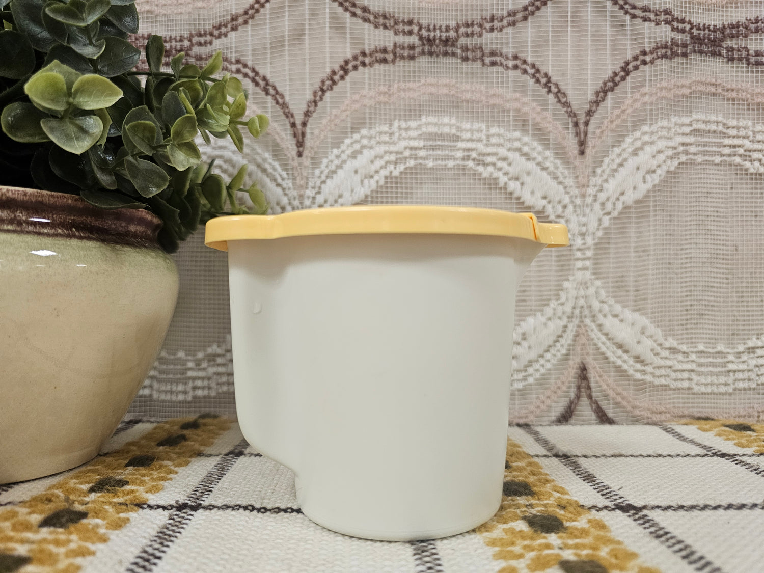 Tupperware melkkannetje creme - geel