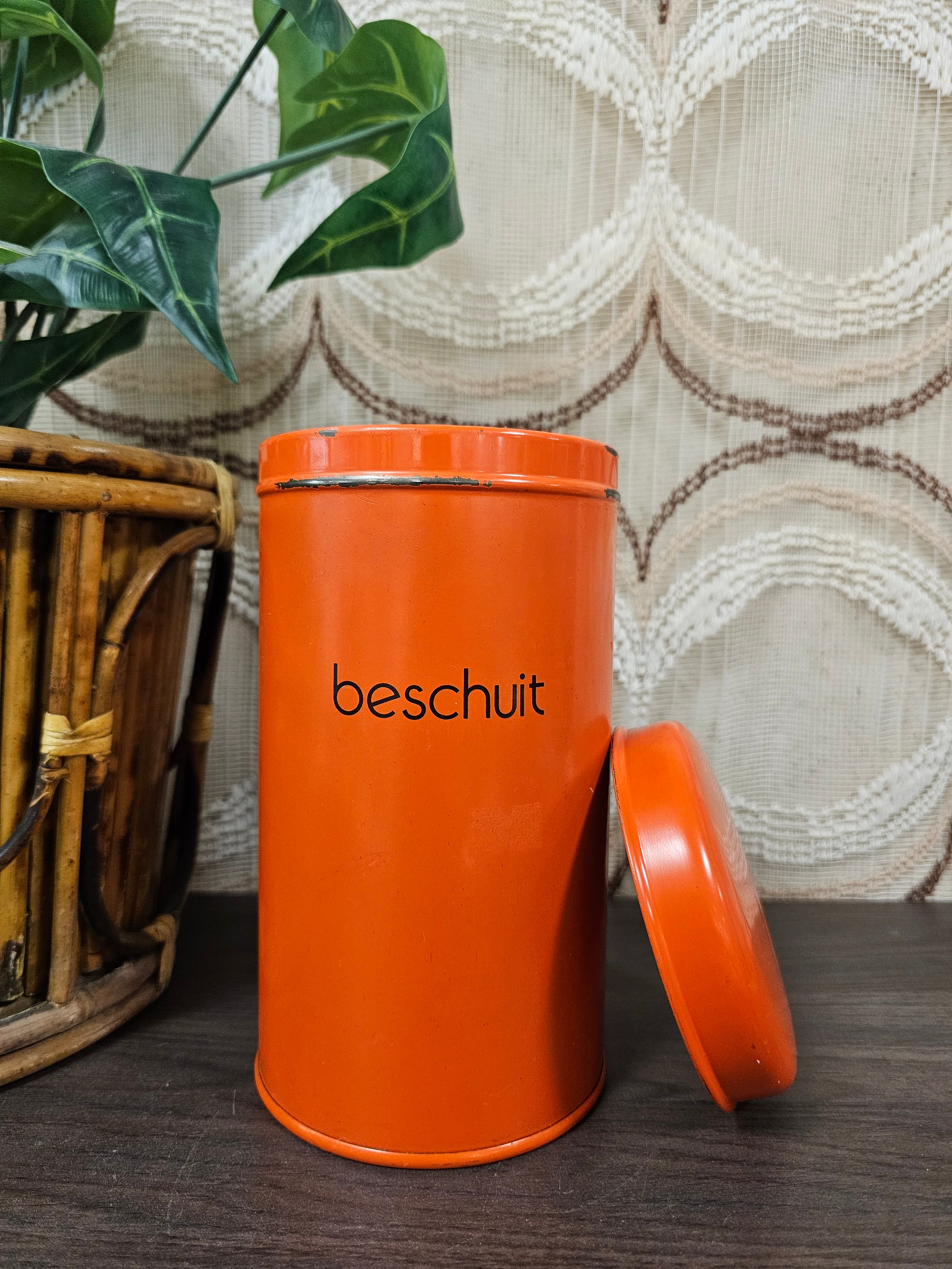 Vintage oranje beschuitblik jaren 70