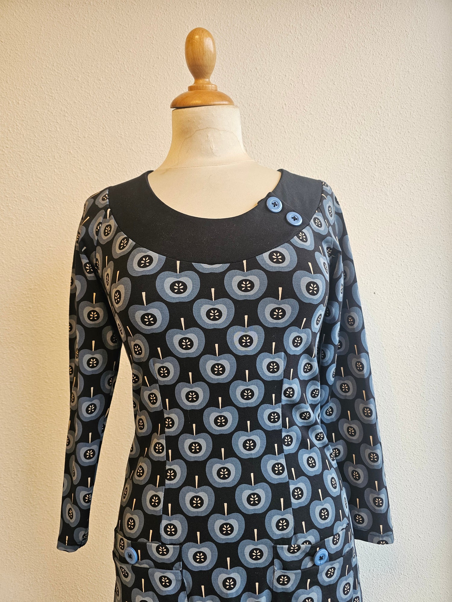Tante Betsy retro jurk zwart blauwe appels - maat S