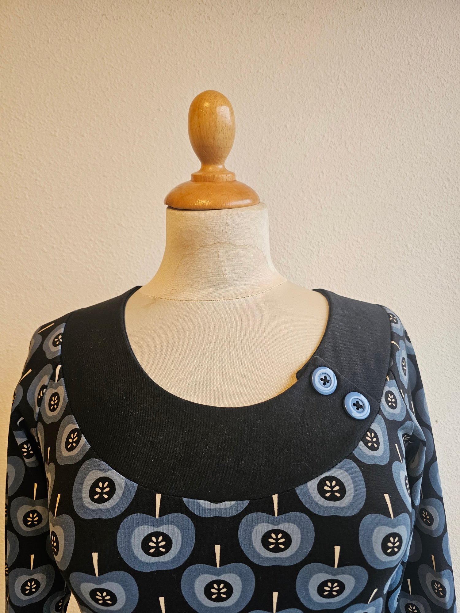 Tante Betsy retro jurk zwart blauwe appels - maat S