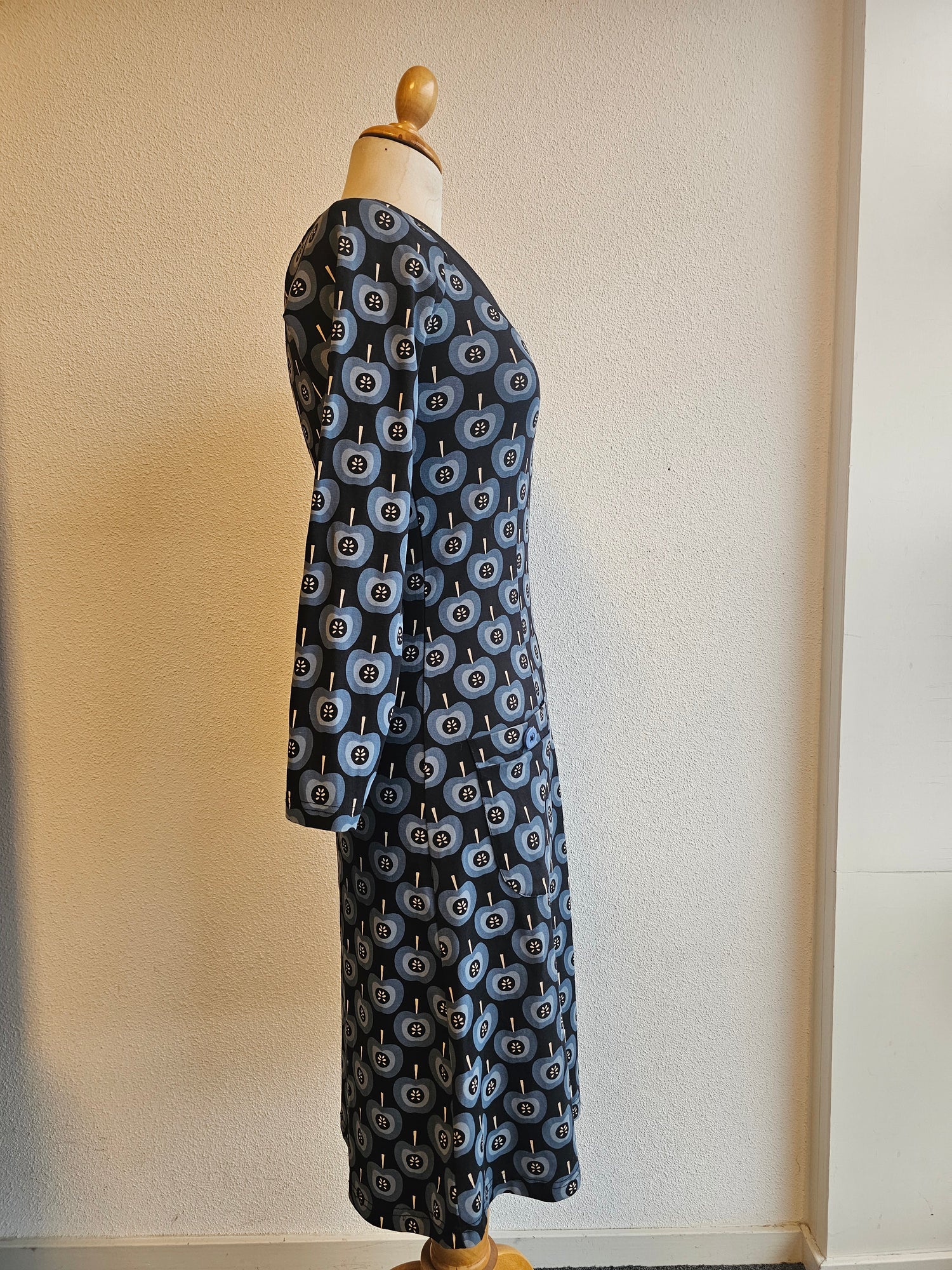Tante Betsy retro jurk zwart blauwe appels - maat S