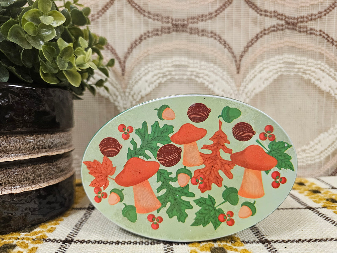 Ovaal groen blik met paddenstoelen – 15 x 6,5 x 10 cm