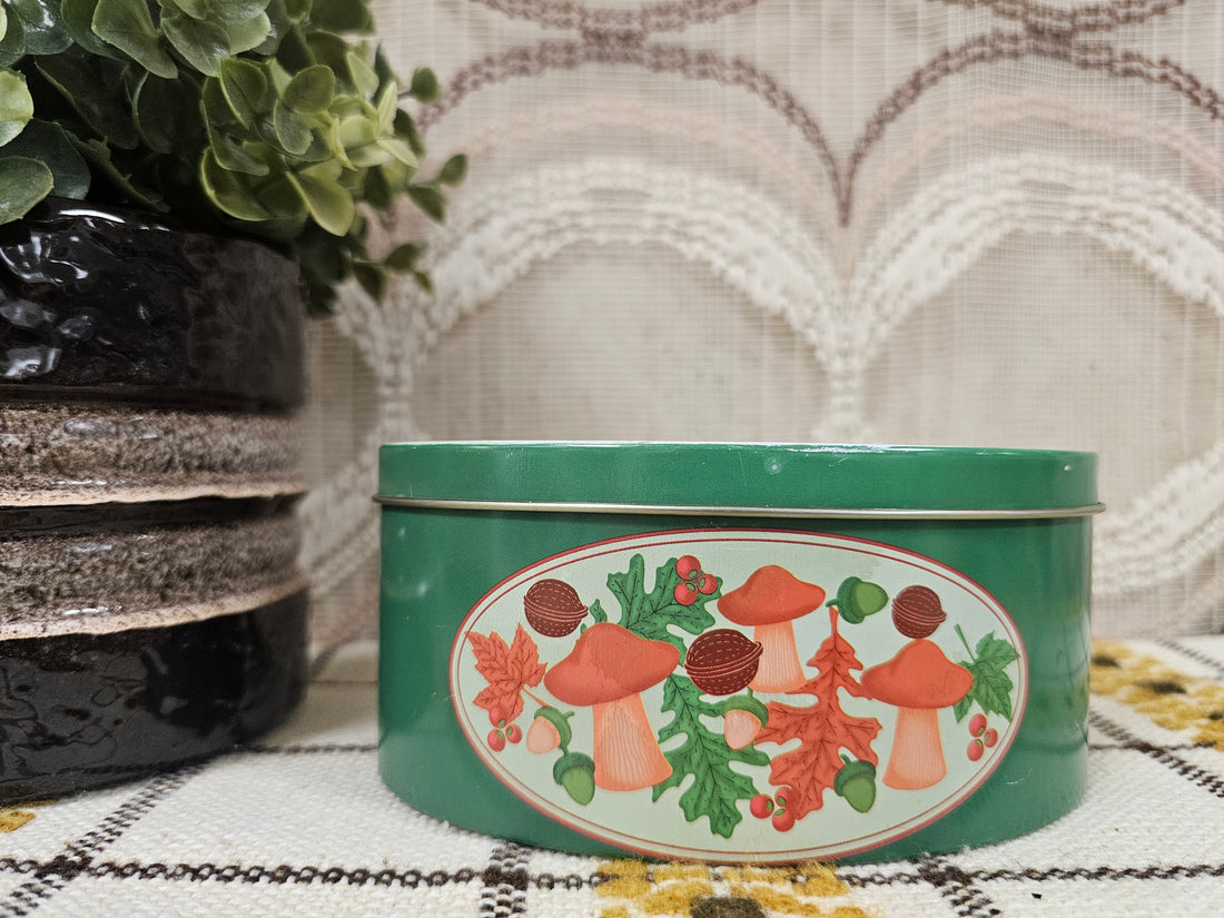 Ovaal groen blik met paddenstoelen – 15 x 6,5 x 10 cm