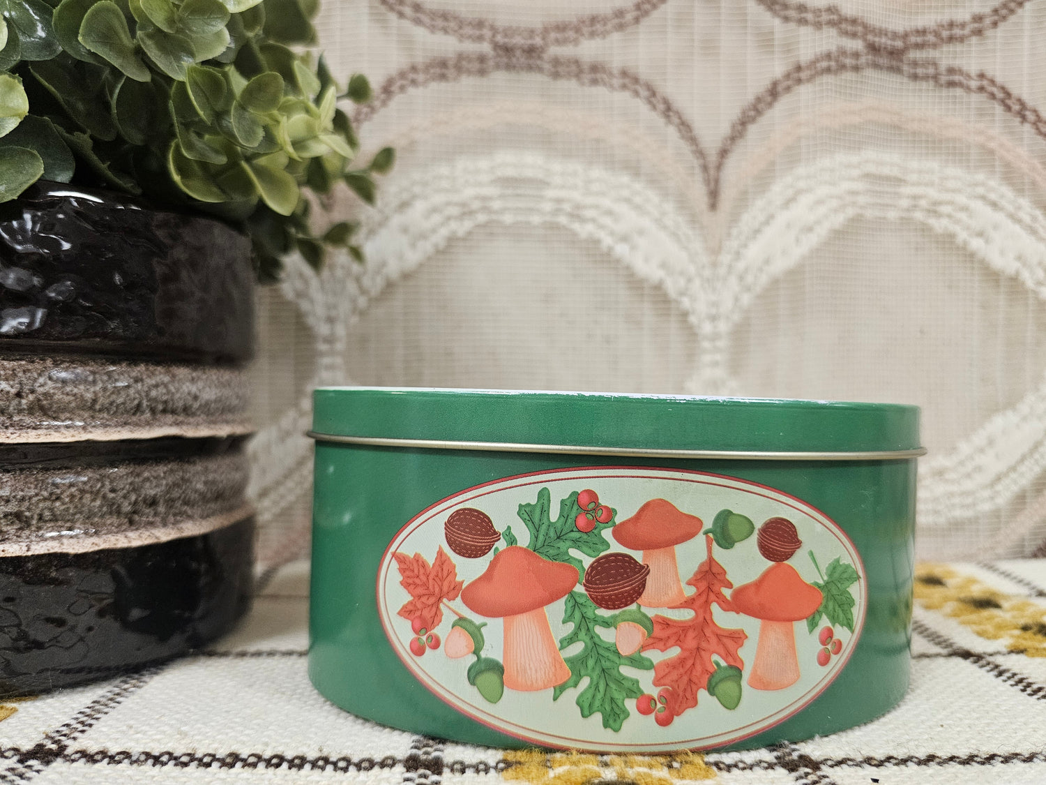Ovaal groen blik met paddenstoelen – 15 x 6,5 x 10 cm