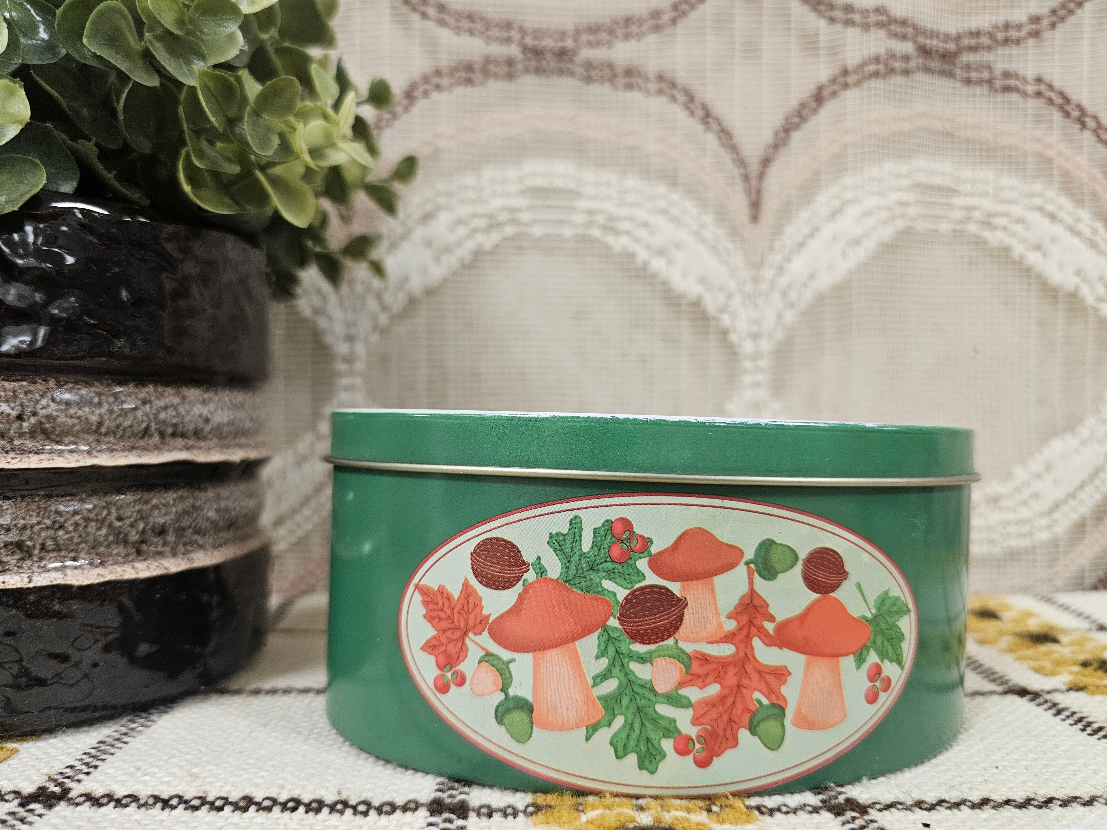 Ovaal groen blik met paddenstoelen – 15 x 6,5 x 10 cm