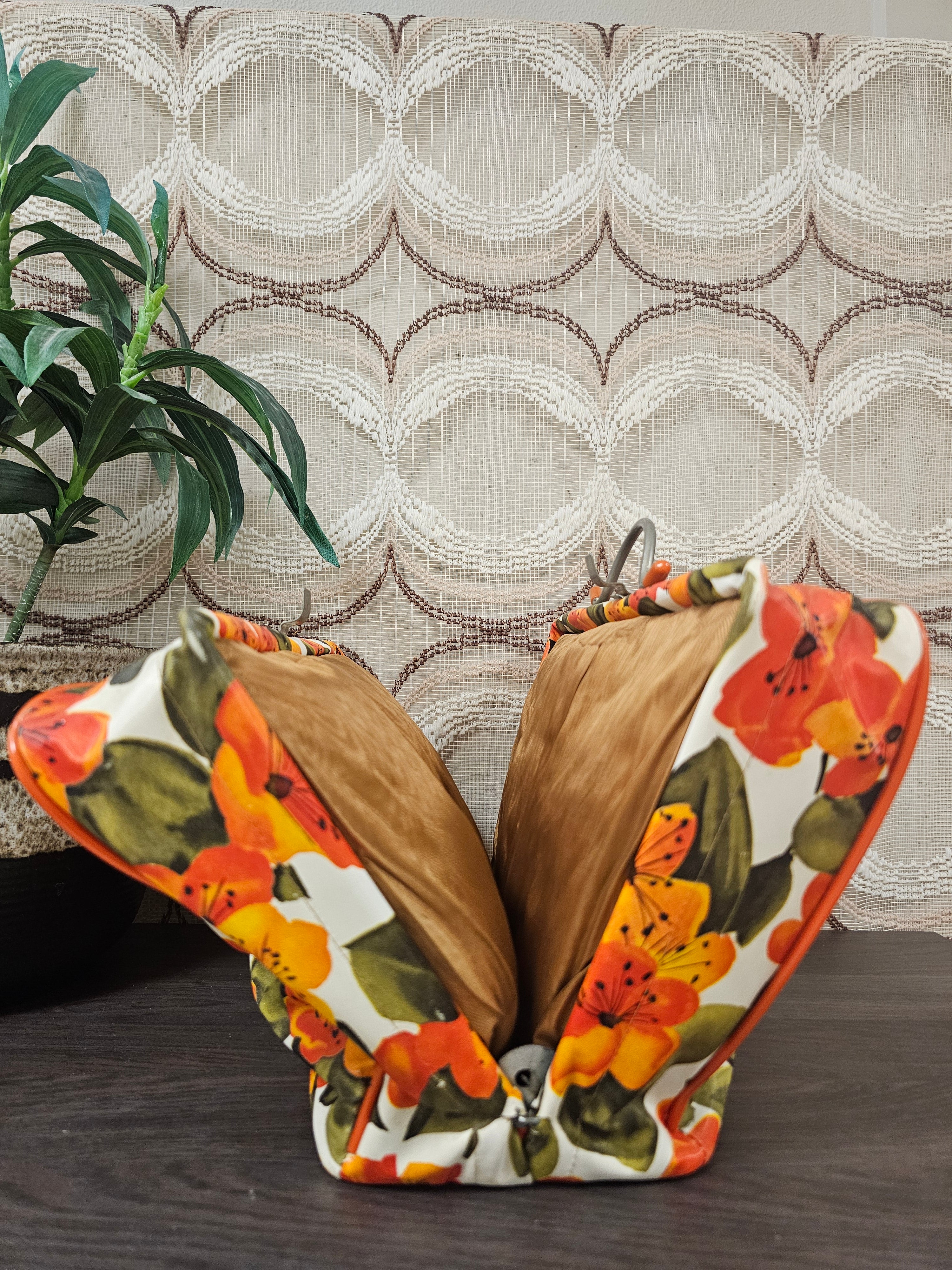 Vintage theebeurs met knip bloemenpatroon breed model