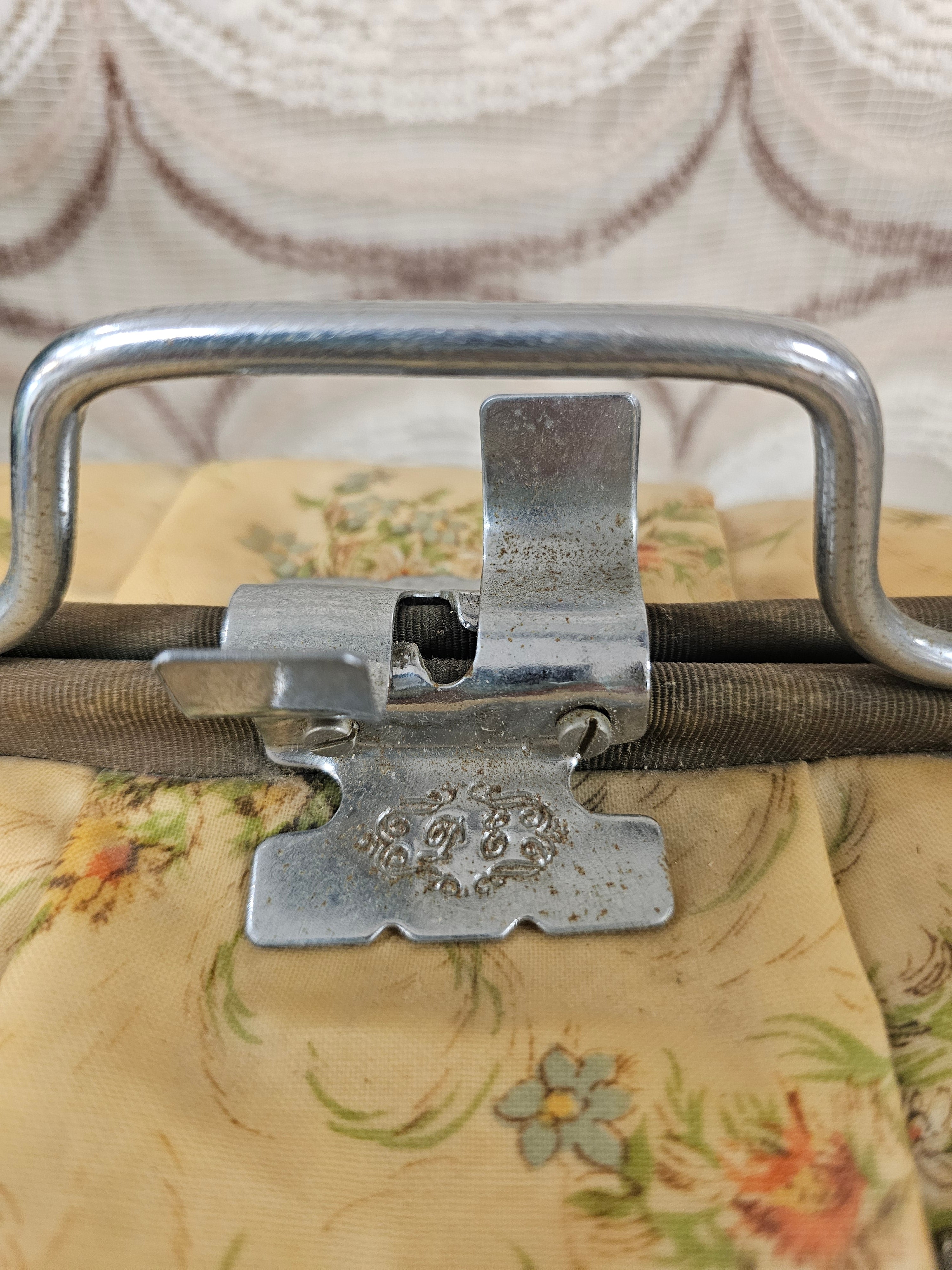 Theebeurs met knip Douwe Egberts beige met bloemen