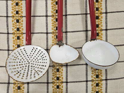 Vintage emaille lepelrek rood compleet met lepels