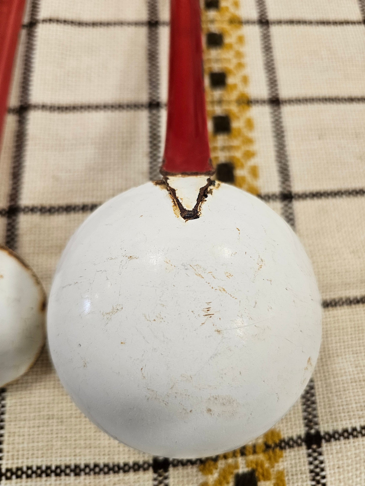 Vintage emaille lepelrek rood compleet met lepels