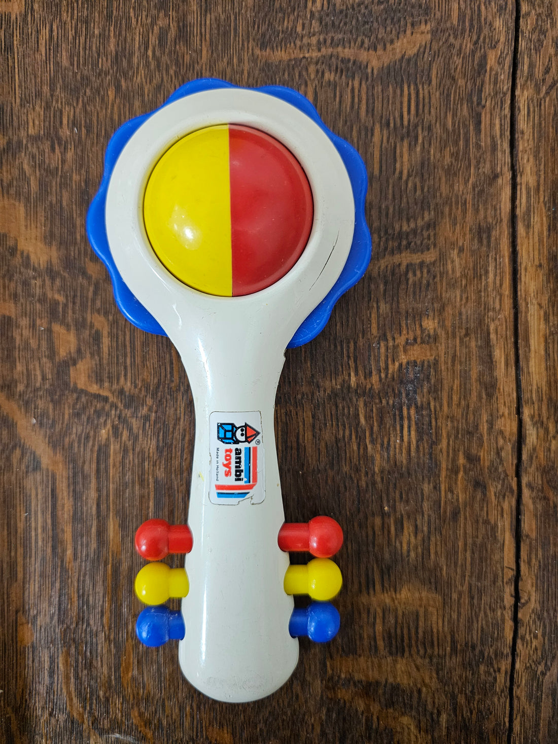 Ambi Toys rammelaar Handy Dandy – blauwe rand – jaren 80