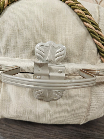 Vintage theebeurs met knip naturel stof en kwastsluiting