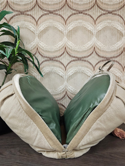 Vintage theebeurs met knip naturel stof en kwastsluiting