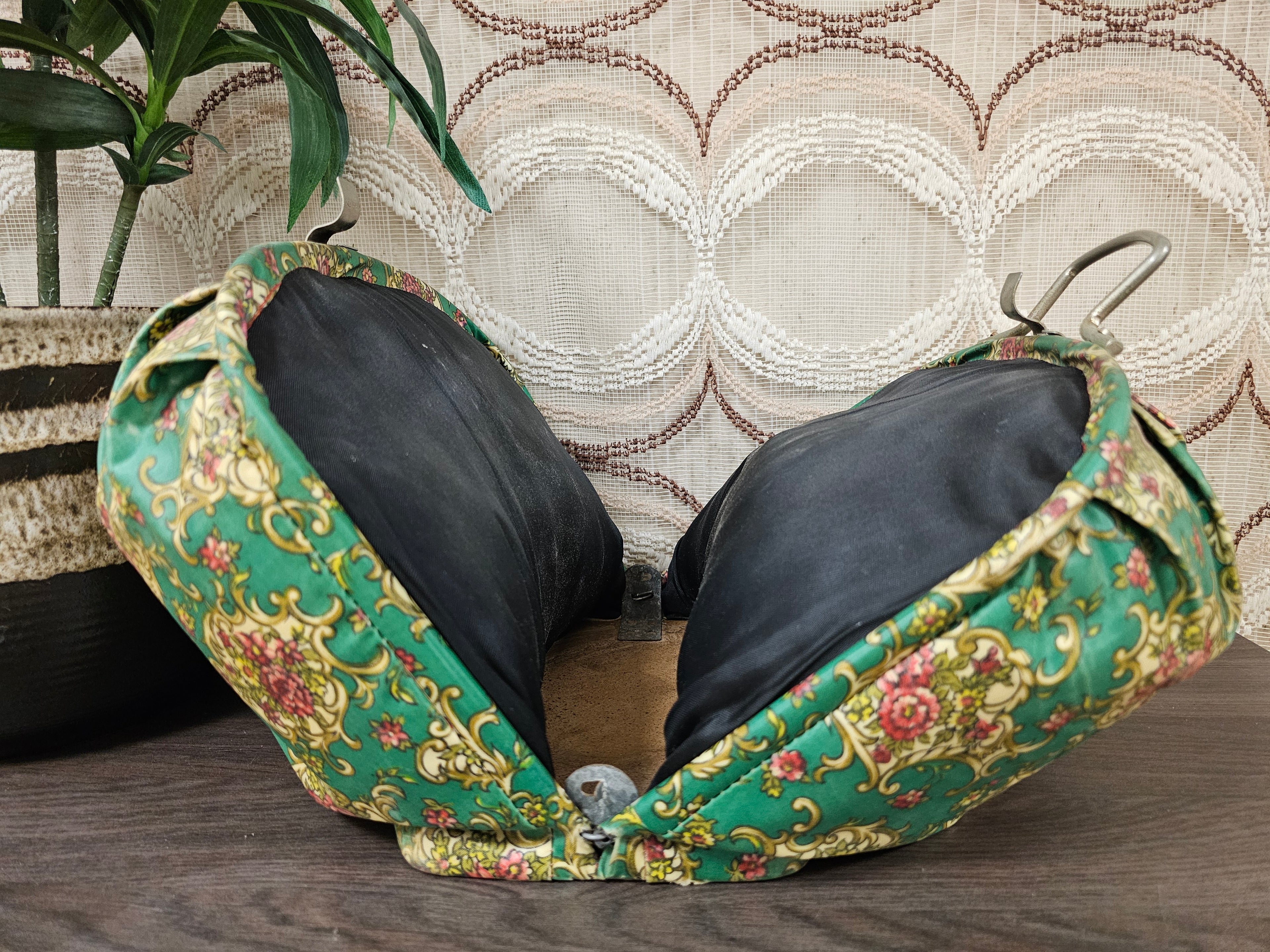 Vintage theebeurs met knip groen bloemenpatroon