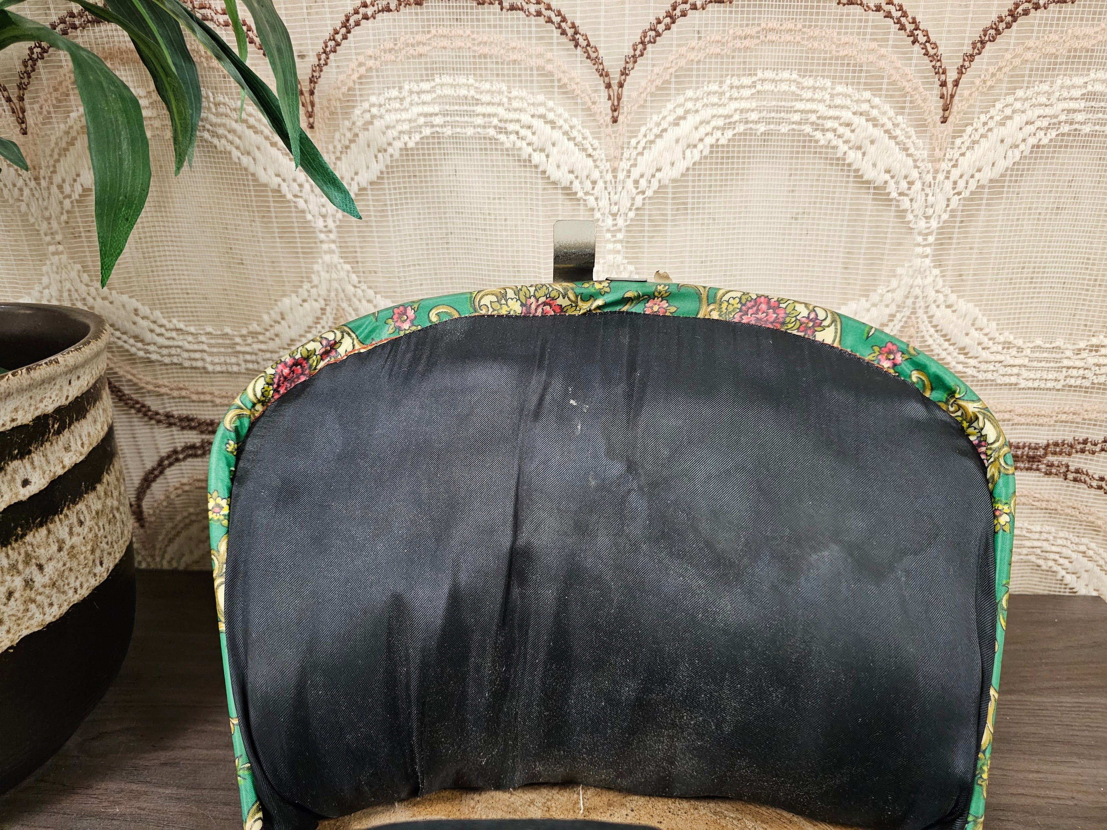 Vintage theebeurs met knip groen bloemenpatroon