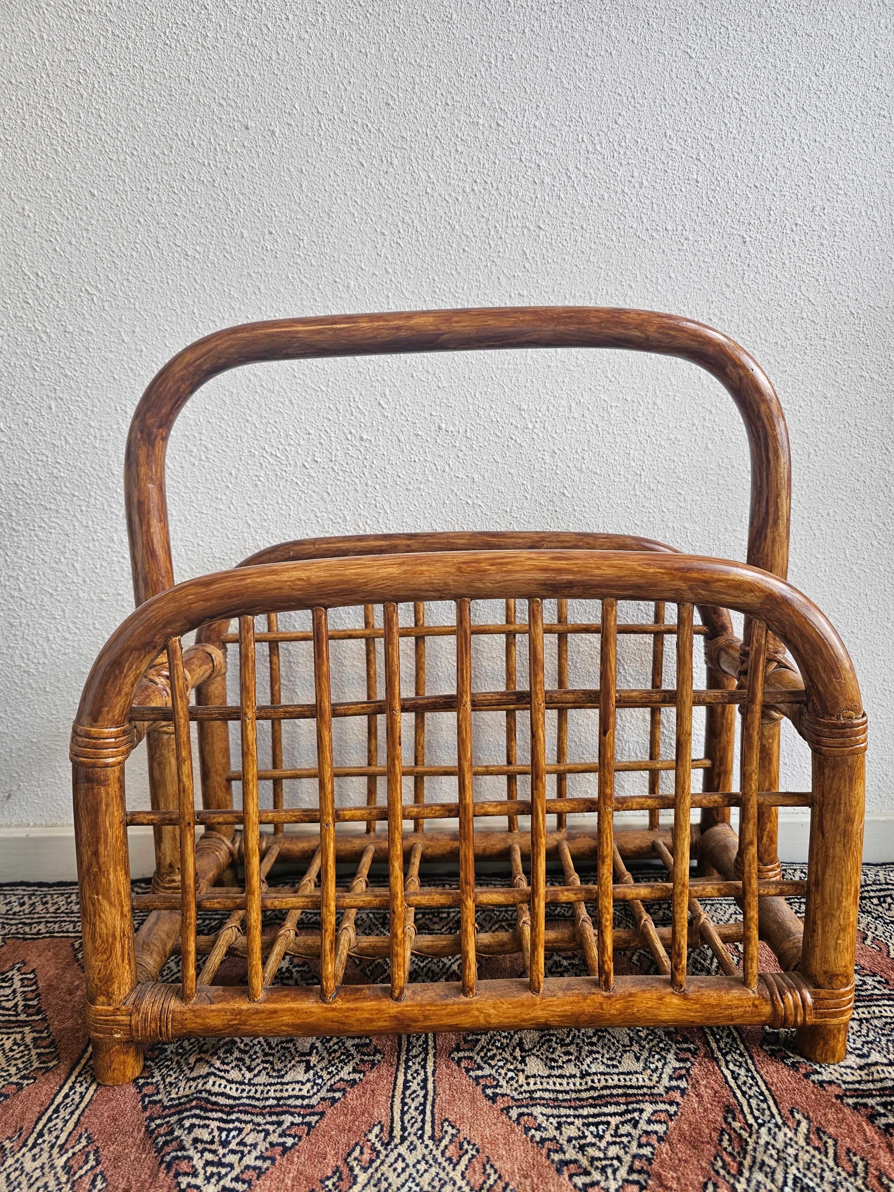 Rotan lectuurmand vintage | 44x44x23,5 cm | Tijdschriftenhouder