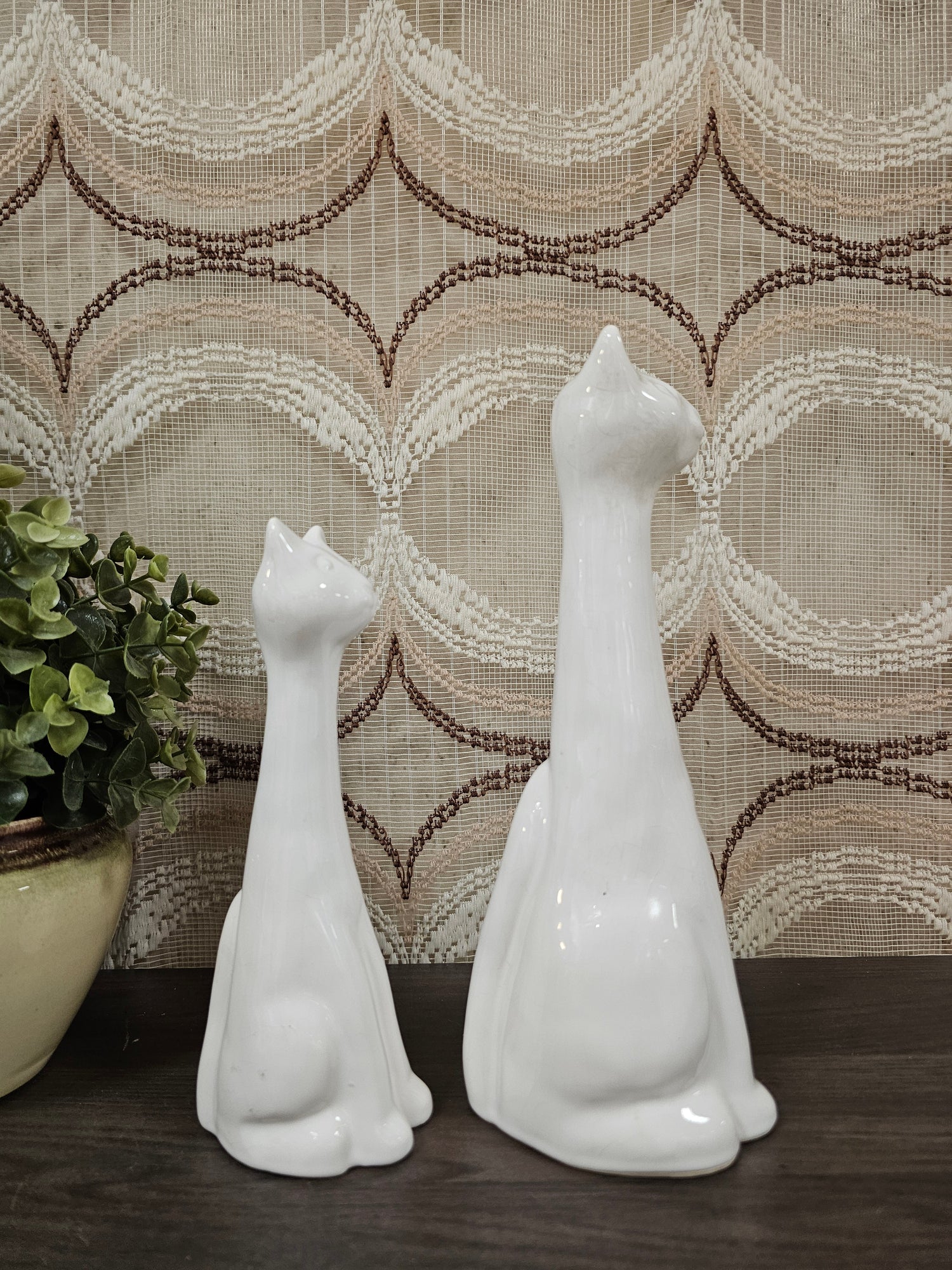 Set witte keramieken langnek katten 26,5 en 20 cm hoog