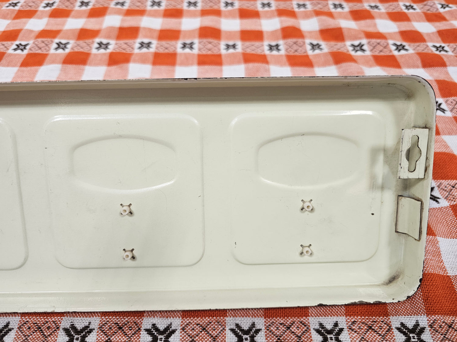 Vintage wit metalen handdoekenrek jaren ’60 – met haakjes en stang