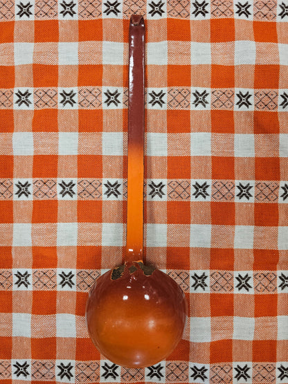Vintage emaille soeplepel oranje-rood met grijs 35 cm