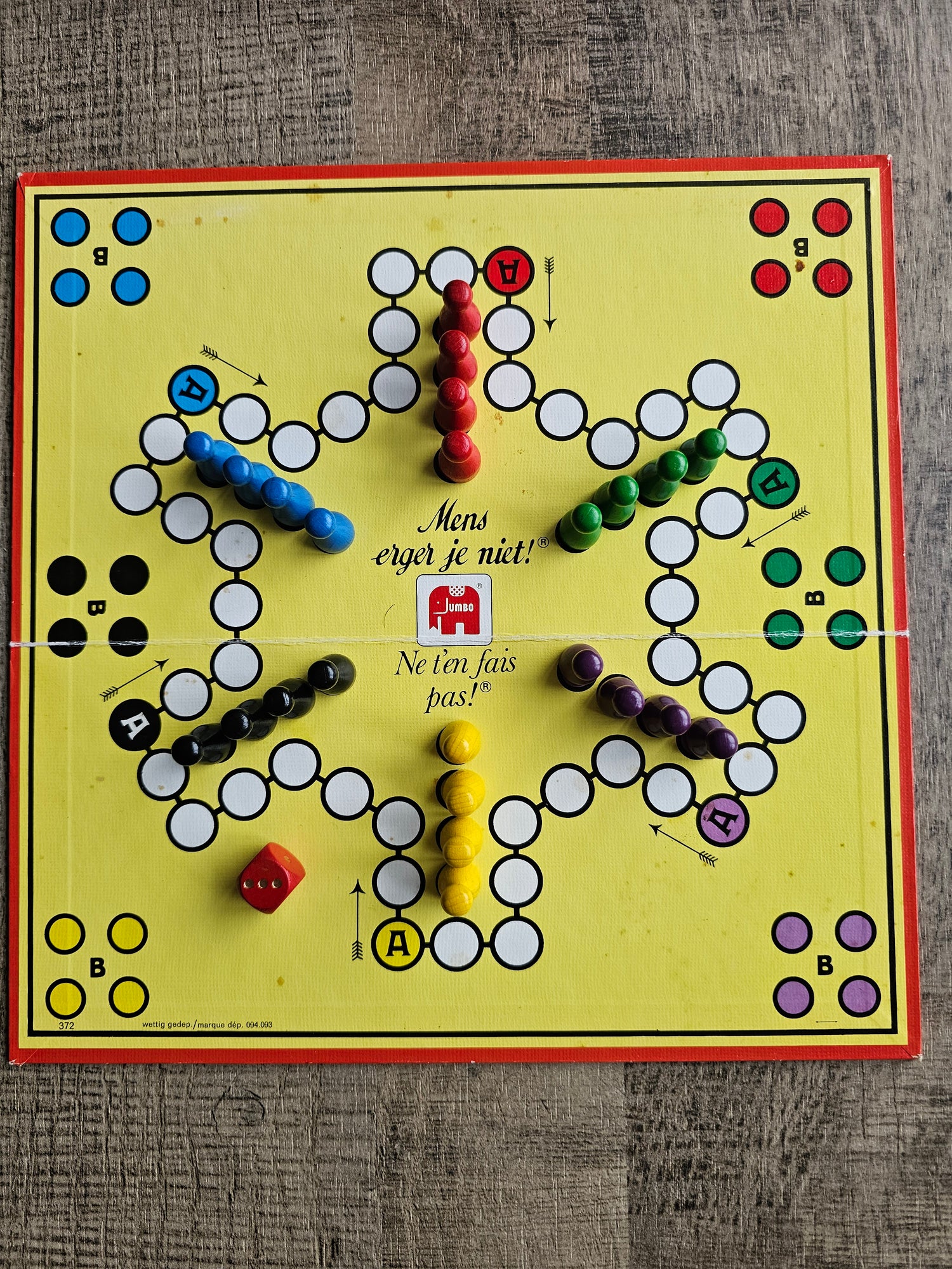 Jumbo Mens erger je niet houten pionnen