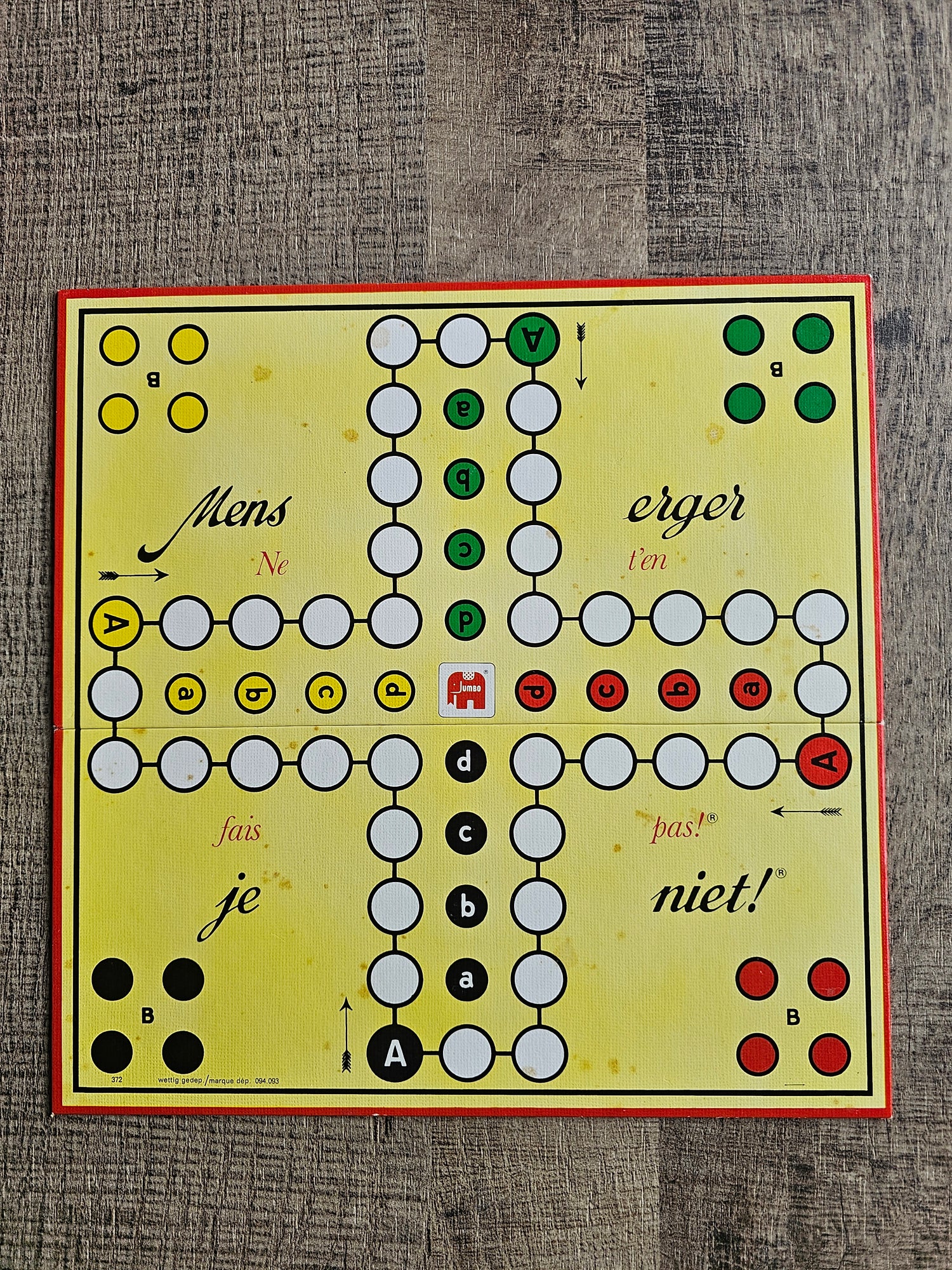 Jumbo Mens erger je niet houten pionnen