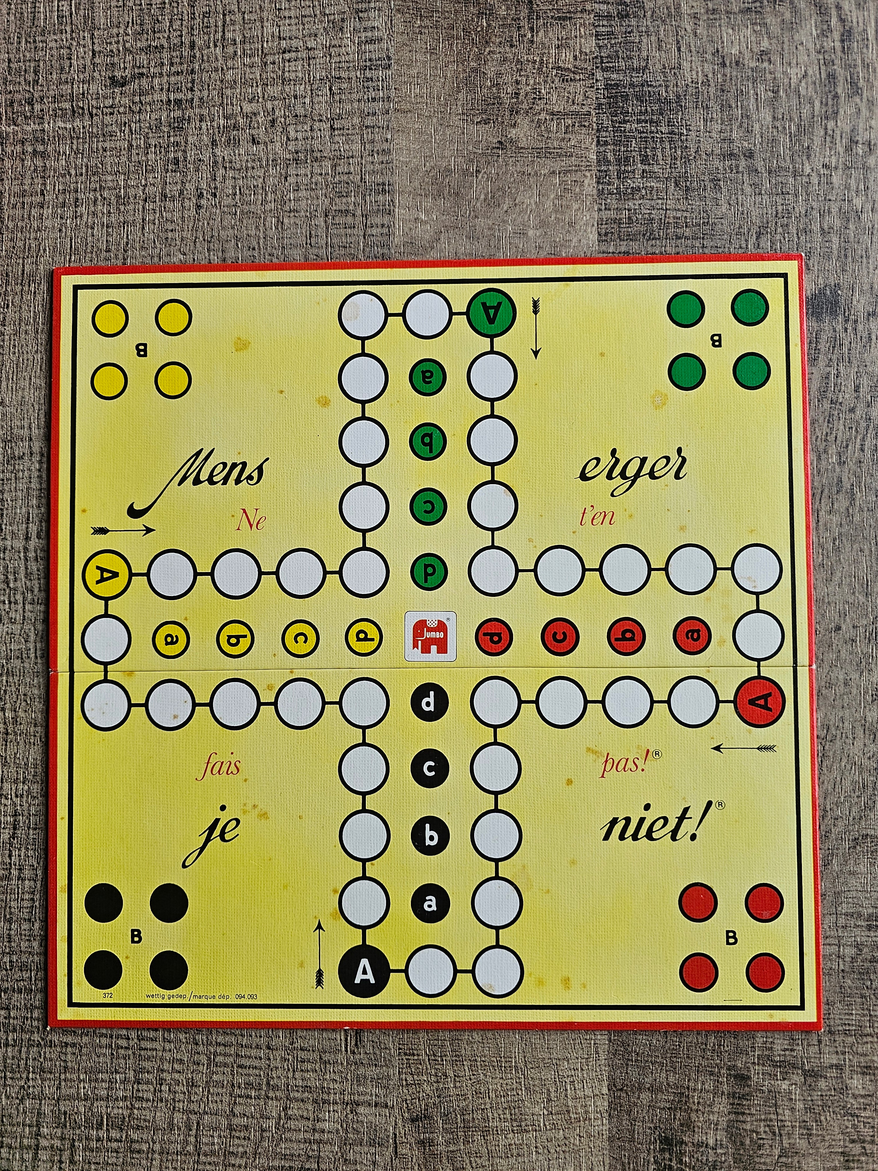 Jumbo Mens erger je niet houten pionnen