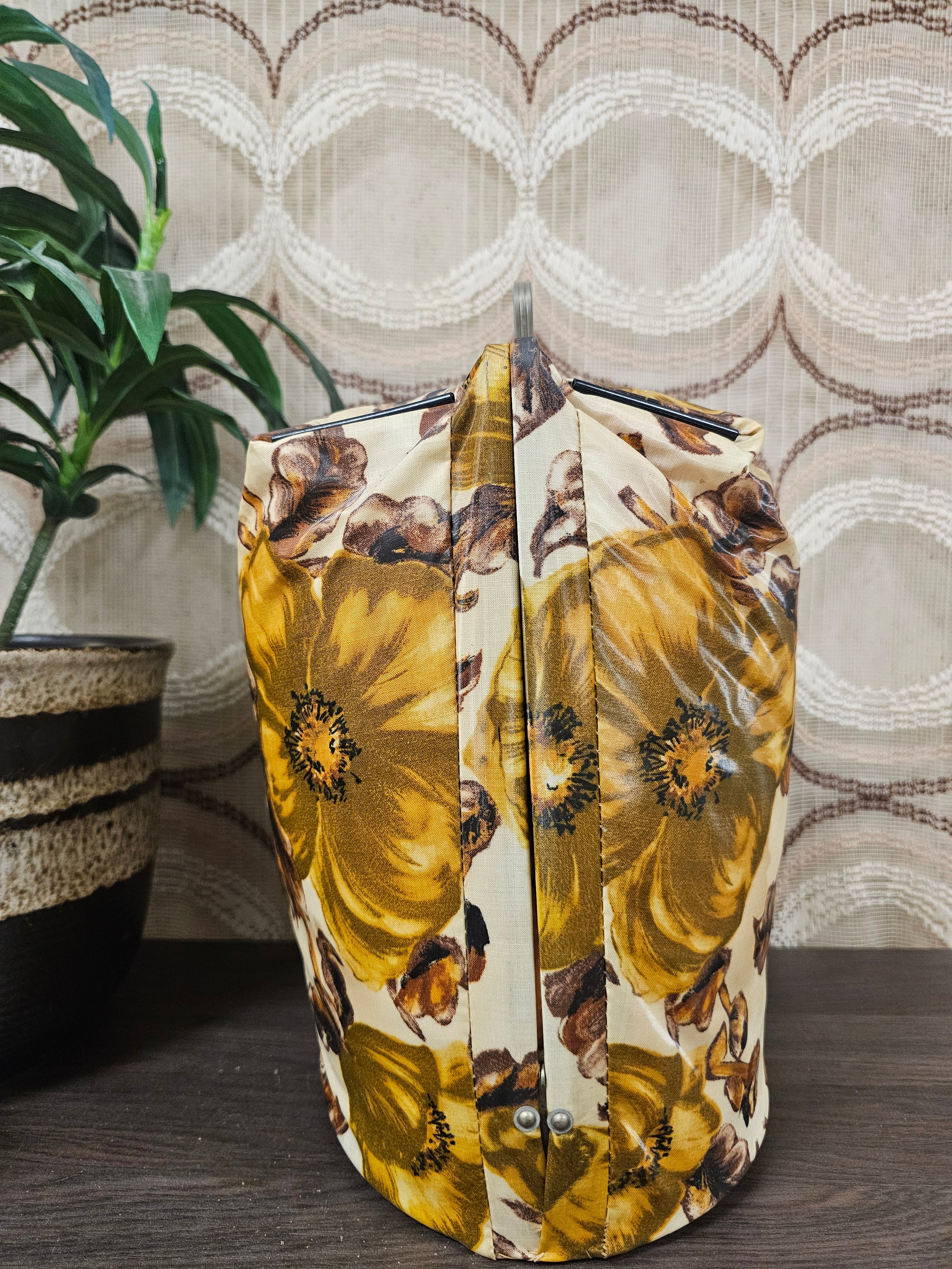 Vintage theebeurs met knip goudbruine bloemen